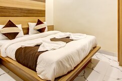 Address of Hotel New Pathik