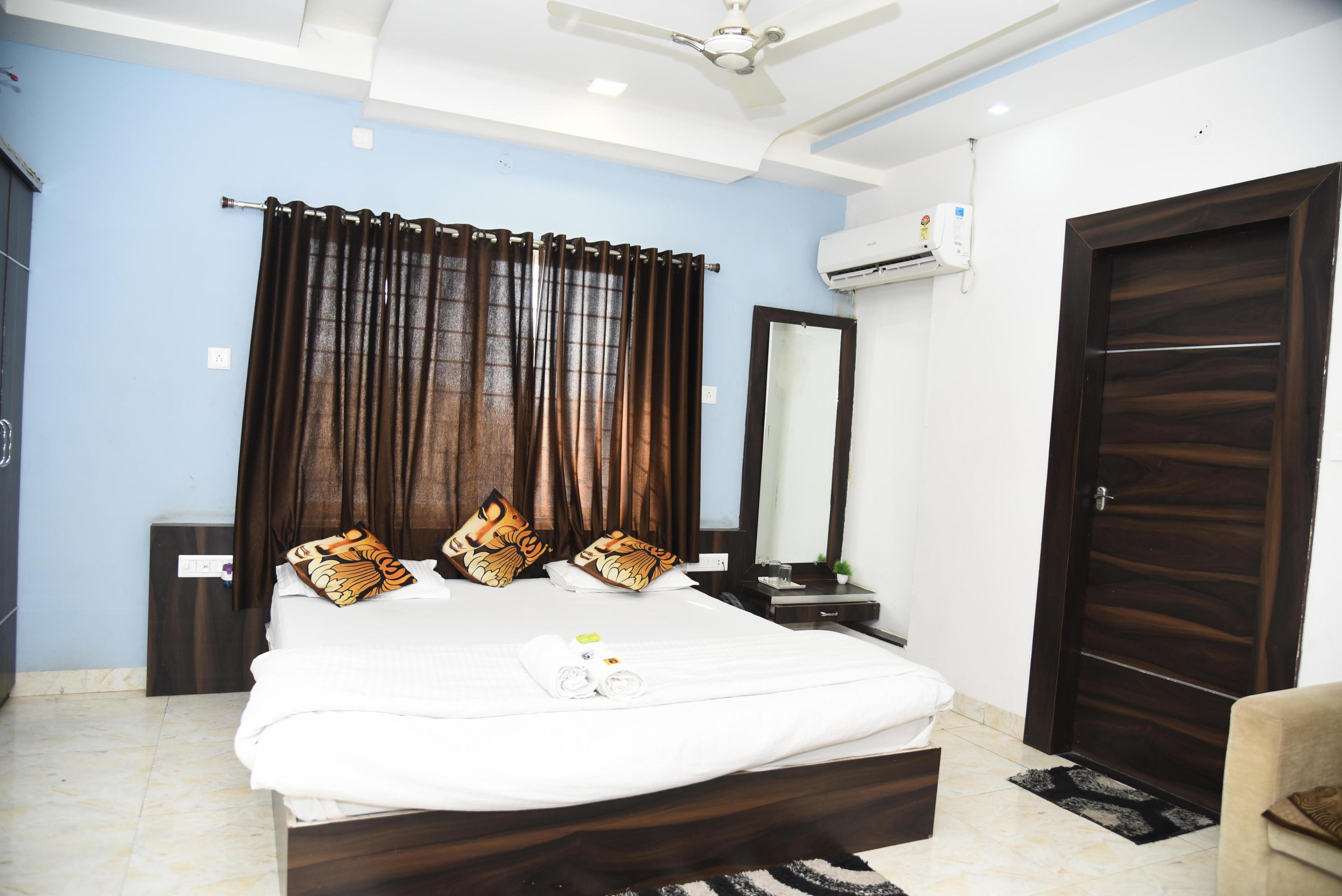 HOTEL PANCHRATN PALACE Room Type - Superior AC Room