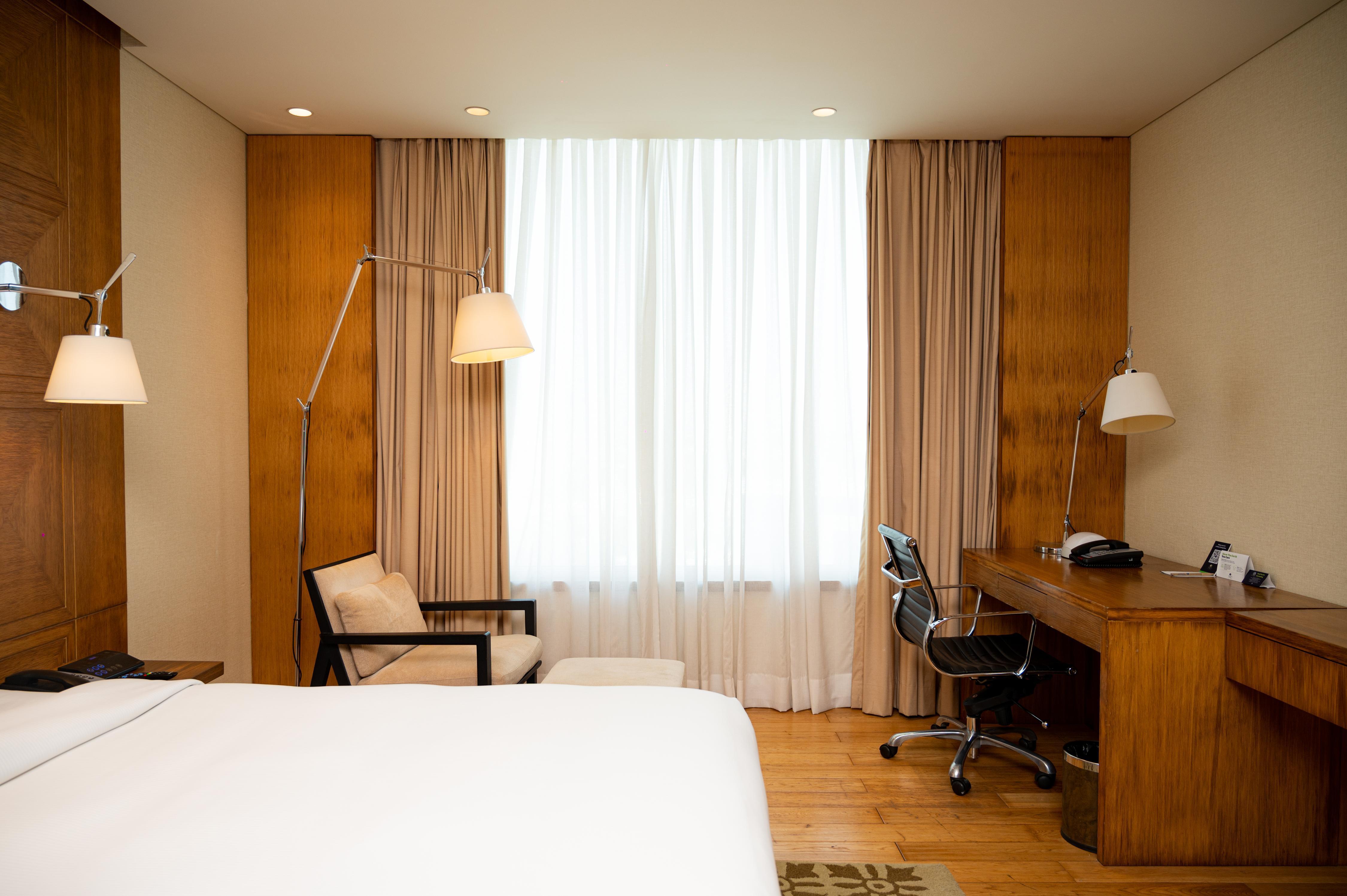 DoubleTree by Hilton Pune Chinchwad - Tap to explore photos