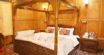 Mahajong Premium Houseboats Room Type - Premium Deluxe Fully AC
