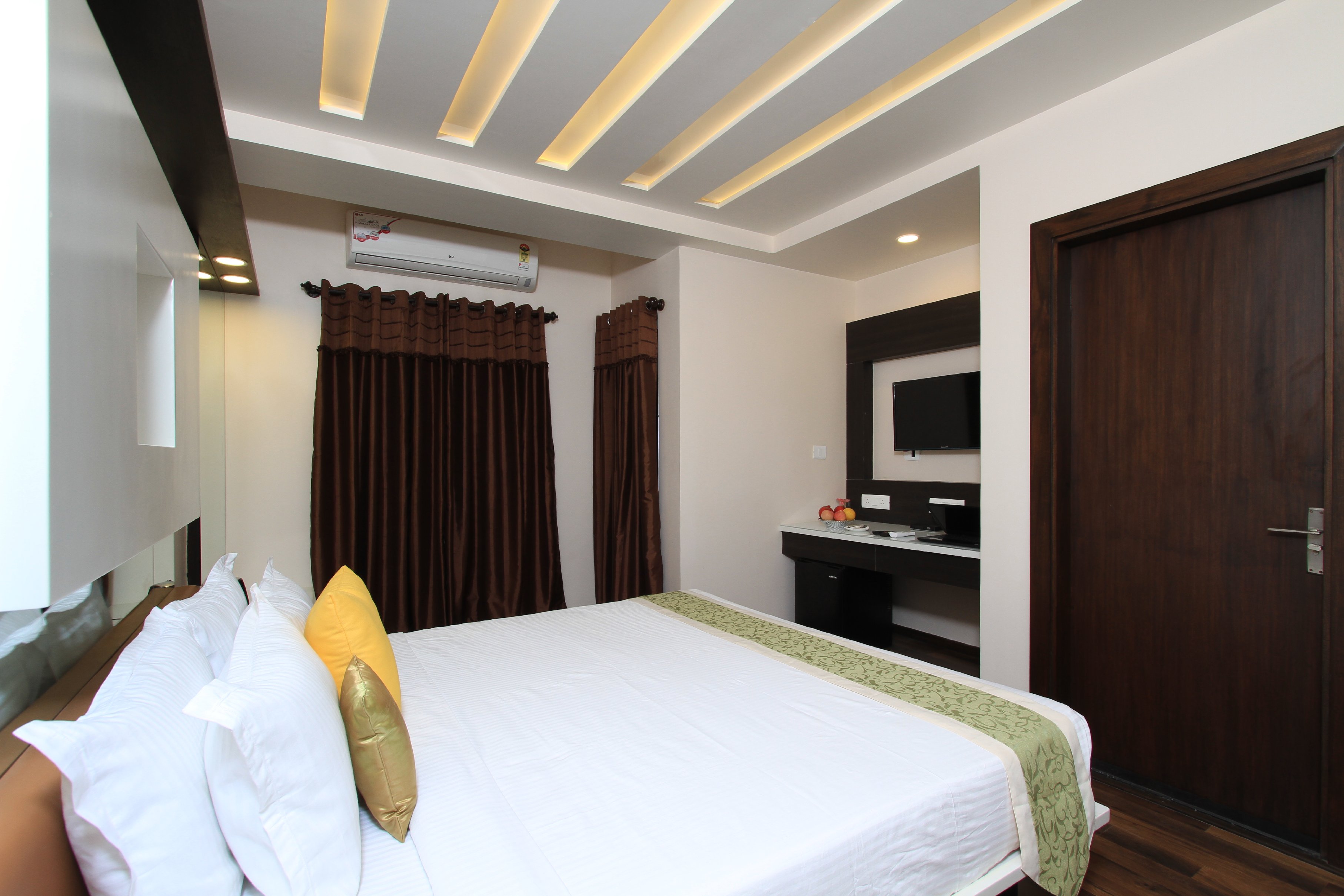 ALPHA SUITES - Tap to explore photos