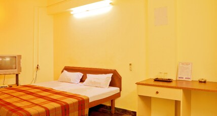 SARAS PARK Room Type - 4 Bedded Room  A/C
