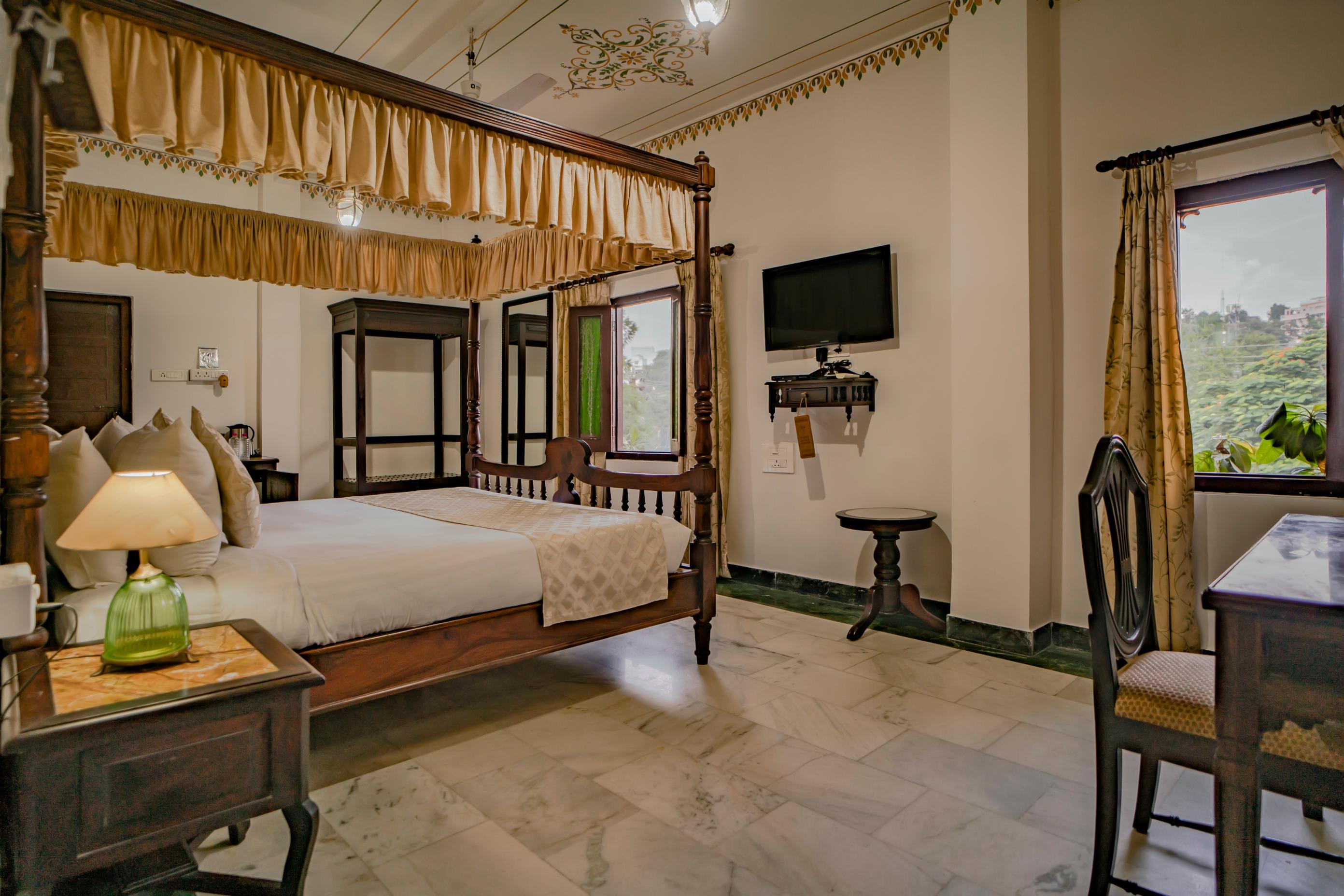 The Lavitra Boutique Resort 500 meters from Fateh Sagar lake - Tap to explore photos