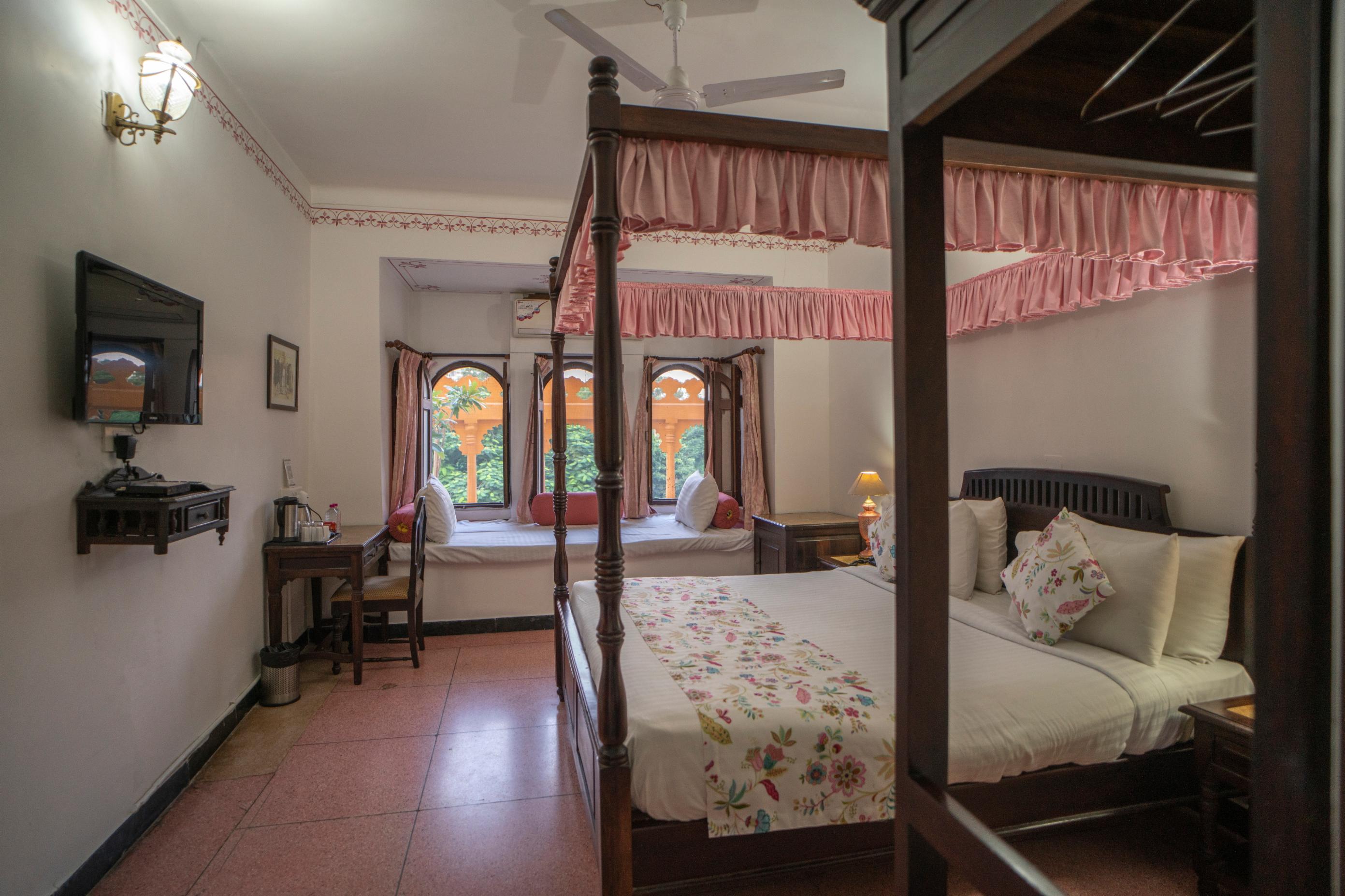 The Lavitra  Boutique Resort  500 meters from Fateh Sagar lake - Tap to explore photos