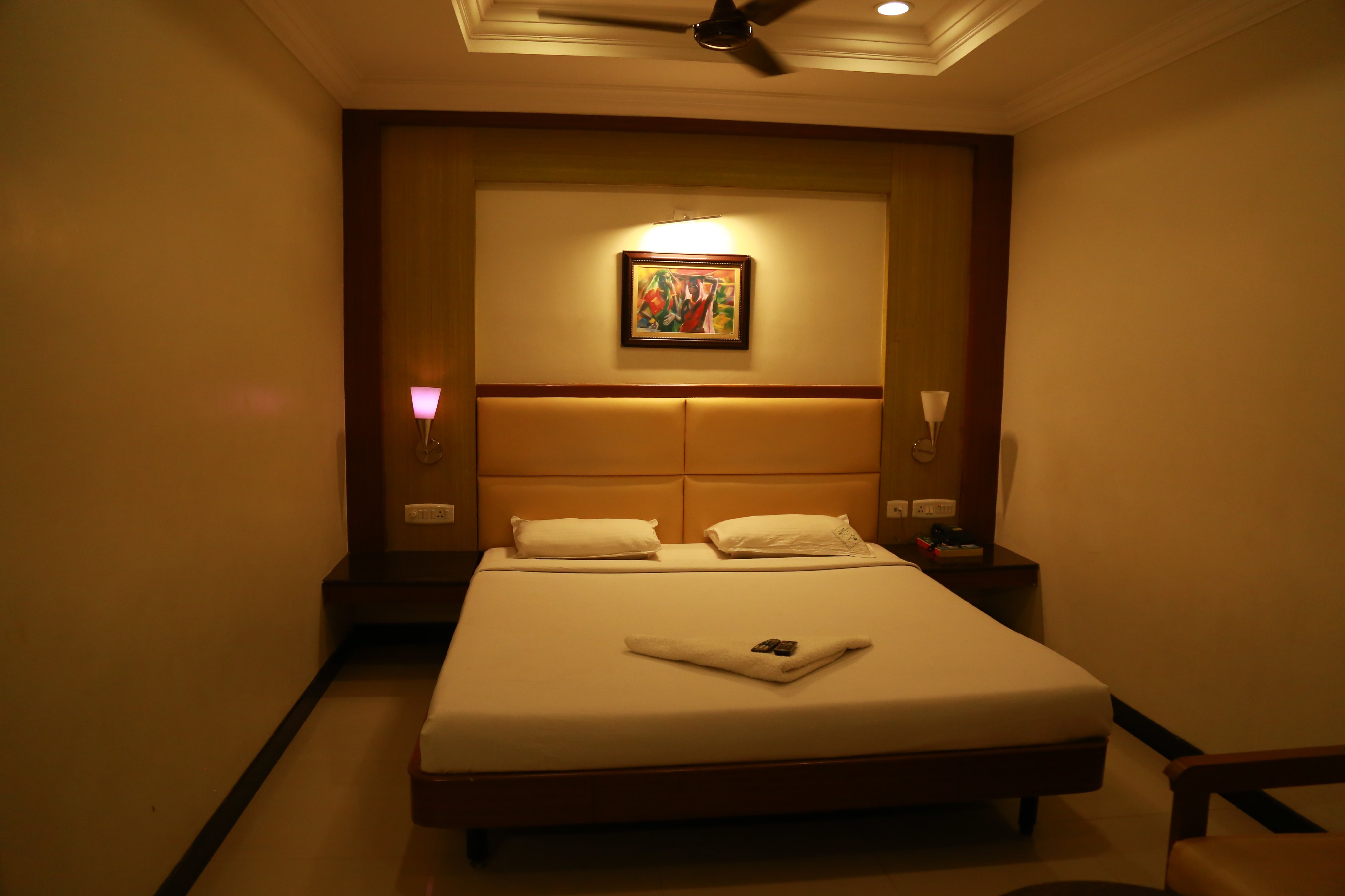 Hotel Arasan Sapthagiri - Tap to explore photos