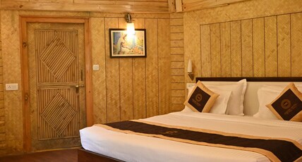 Foxoso Misty Oaks Resort Near Kainchi Dham 8 Kms. Room Type - Bamboo Retreat