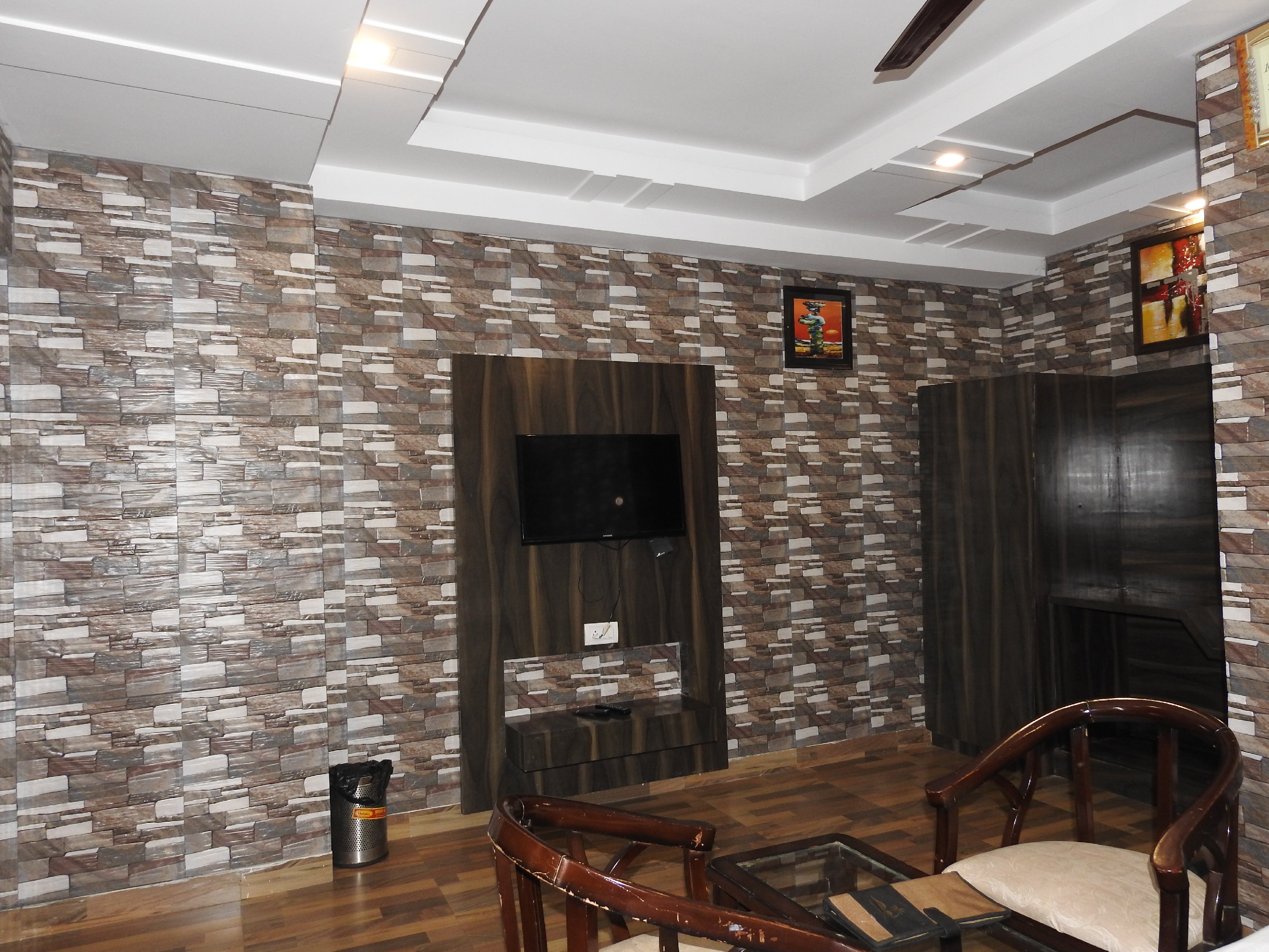 Green Palms Rubystone Exotic - Tap to explore photos