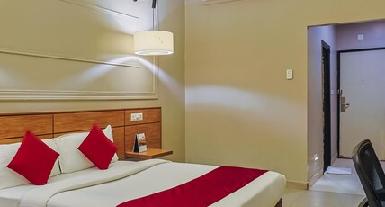 Max Hotel Prayagraj Room Type - Max Queen Room