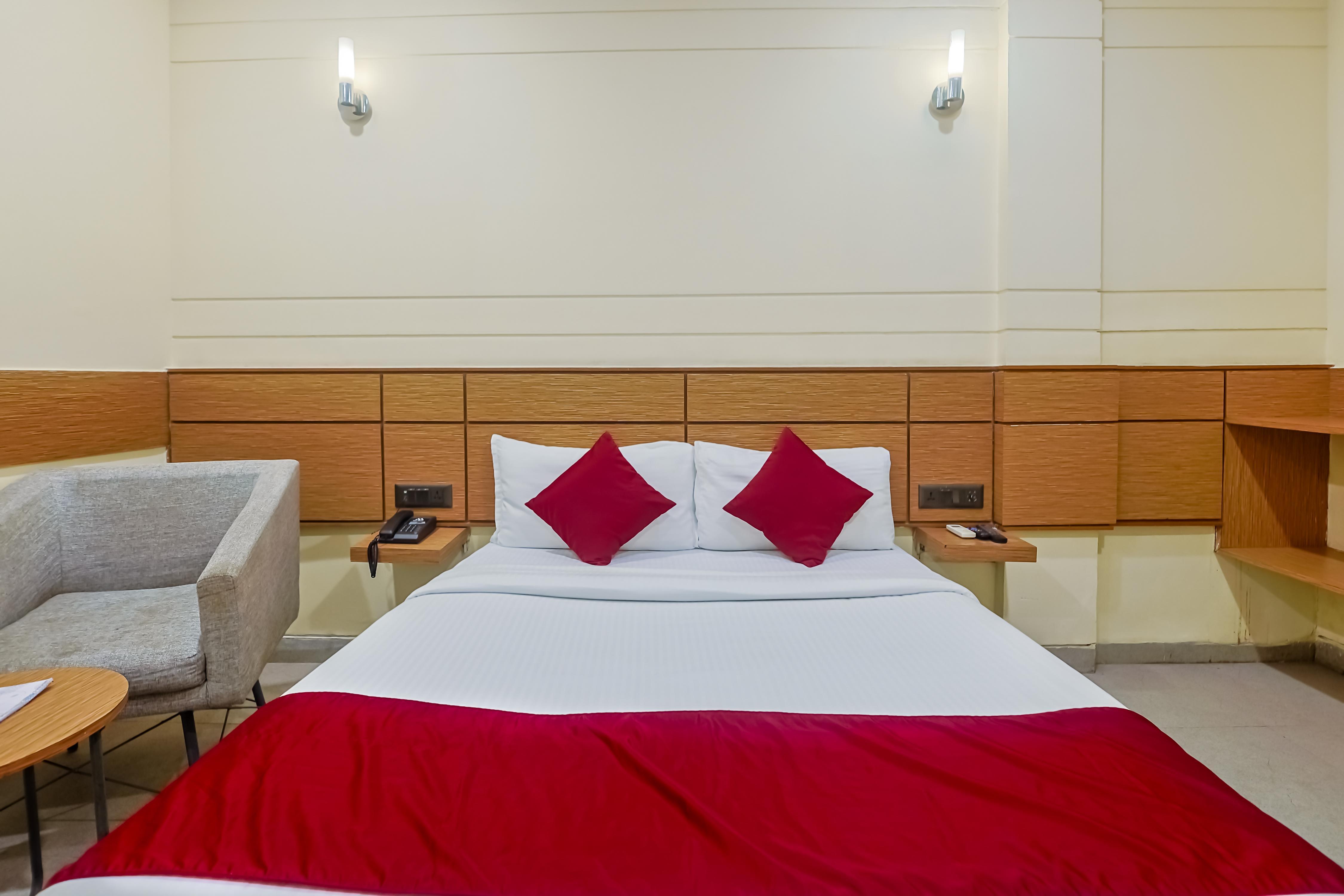 Max Hotel Prayagraj - Tap to explore photos