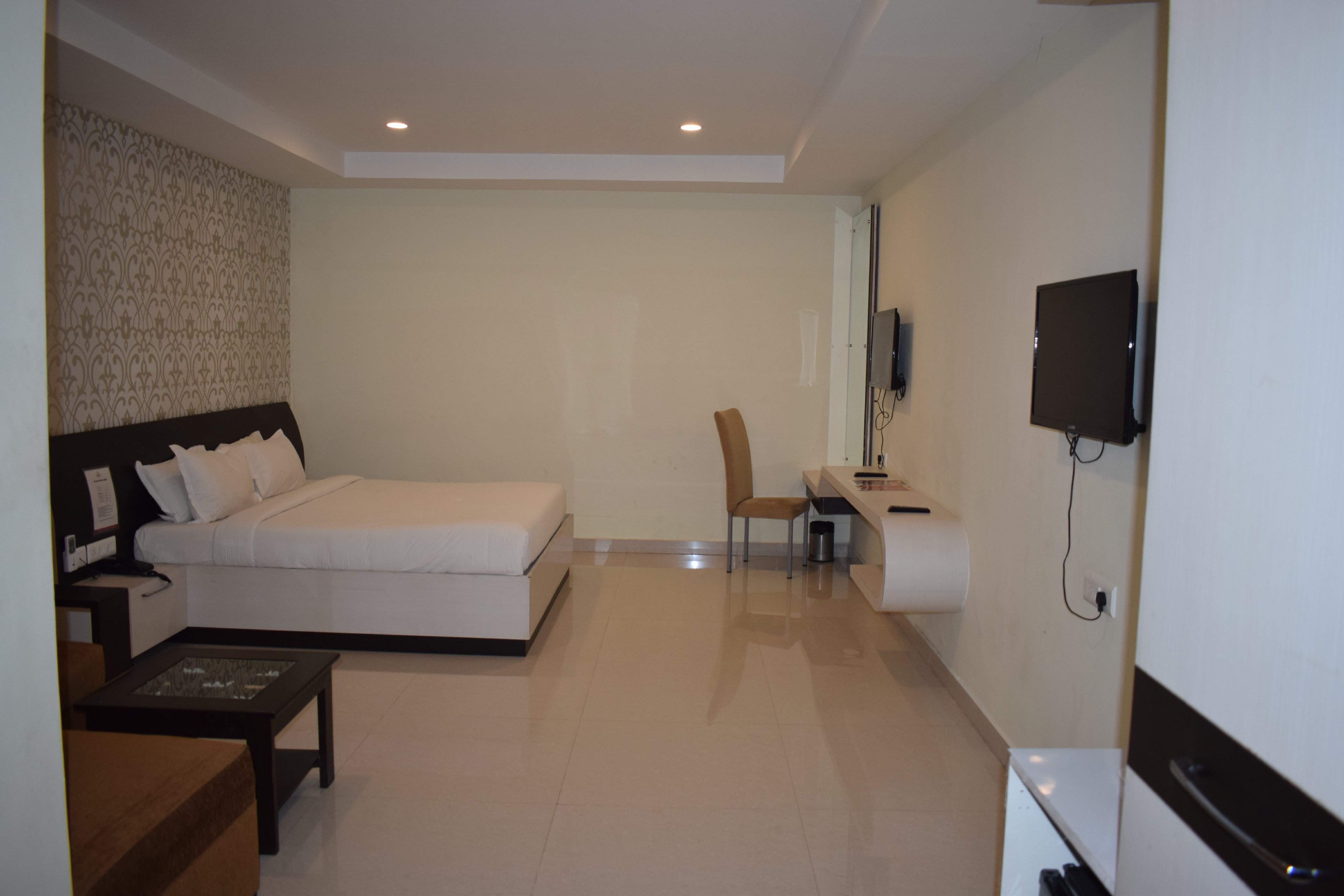 Hotel Aksharadha Room Type - Executive Suite Double Bed Room