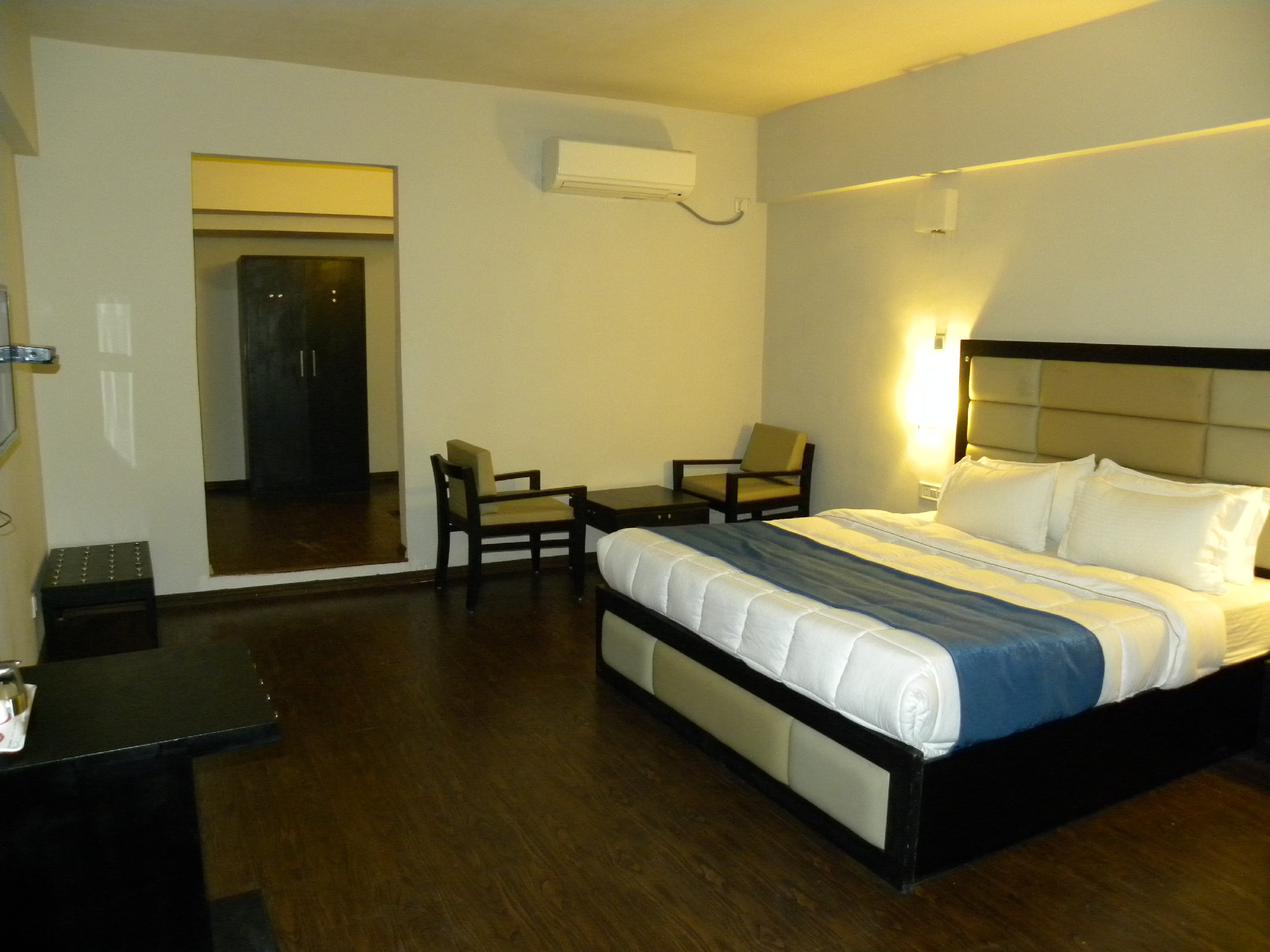 Aksa Hotel Room Type - Deluxe Room (2 persons only)
