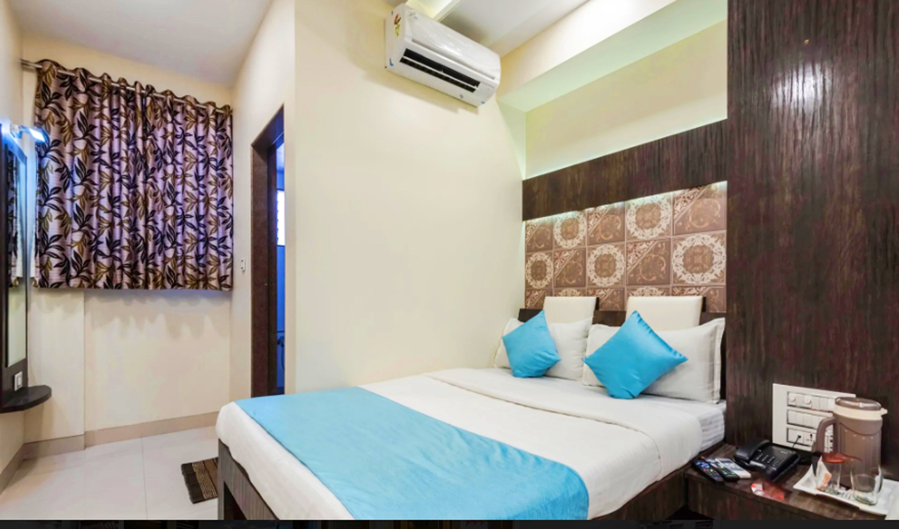 Hotel New Elite Inn - Tap to explore photos