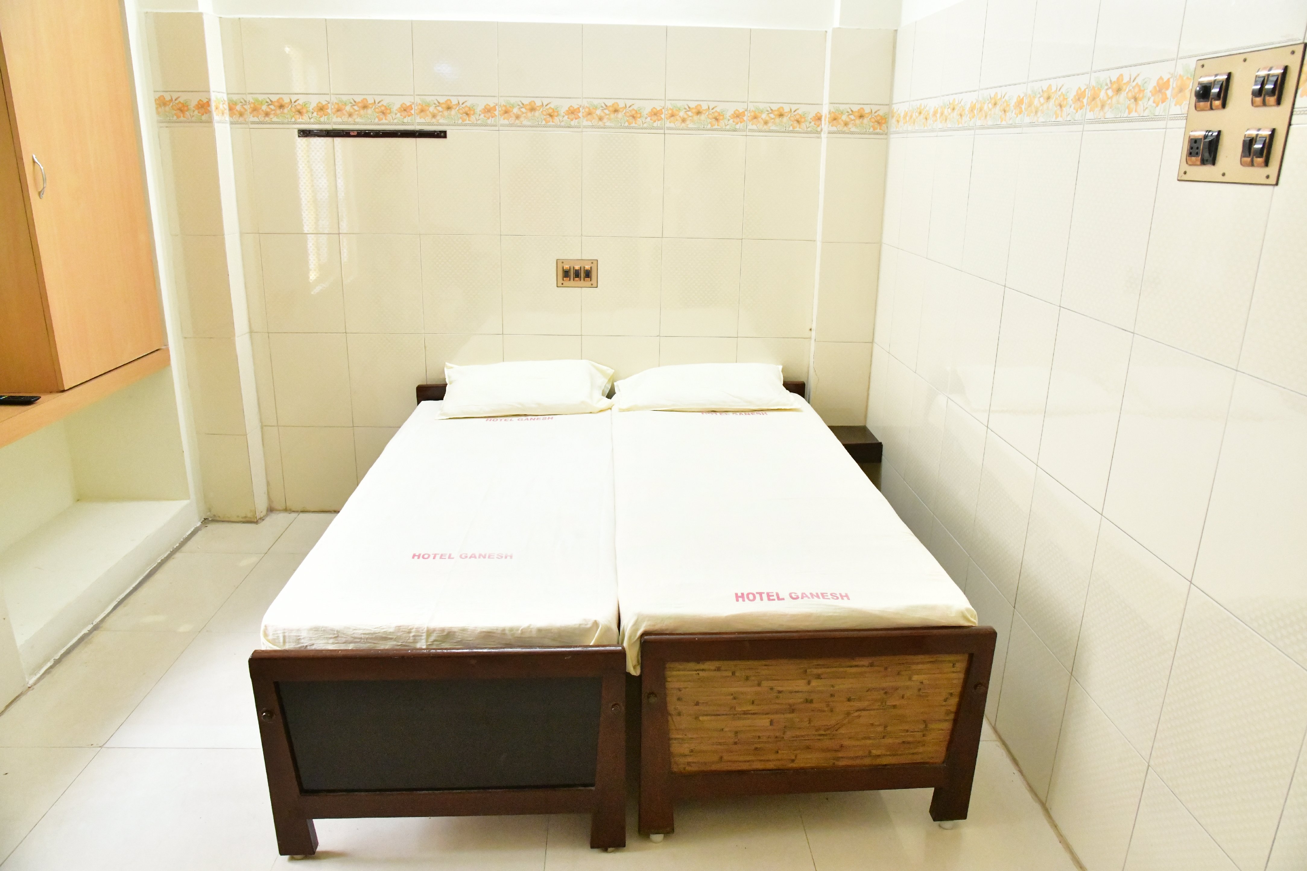 HOTEL GANESH LODGE Room Type - Non AC Double Bedroom
