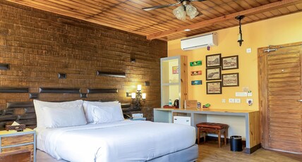The Baga Beach Resort Room Type - The Ocean Suite with Bathtub & Balcony