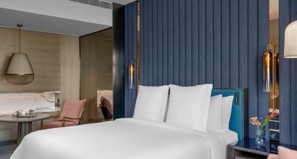 Four Seasons Hotel Mumbai Room Type - Deluxe Room King Bed