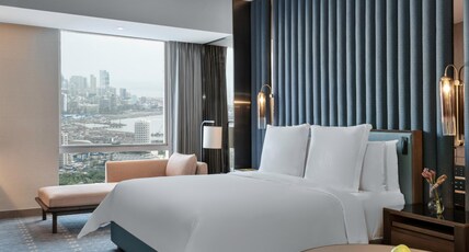 Four Seasons Hotel Mumbai Room Type - Deluxe Sea View Room King Bed