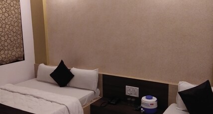 Hotel Somnath Atithigruh Room Type - 3 Bedded Family AC Room