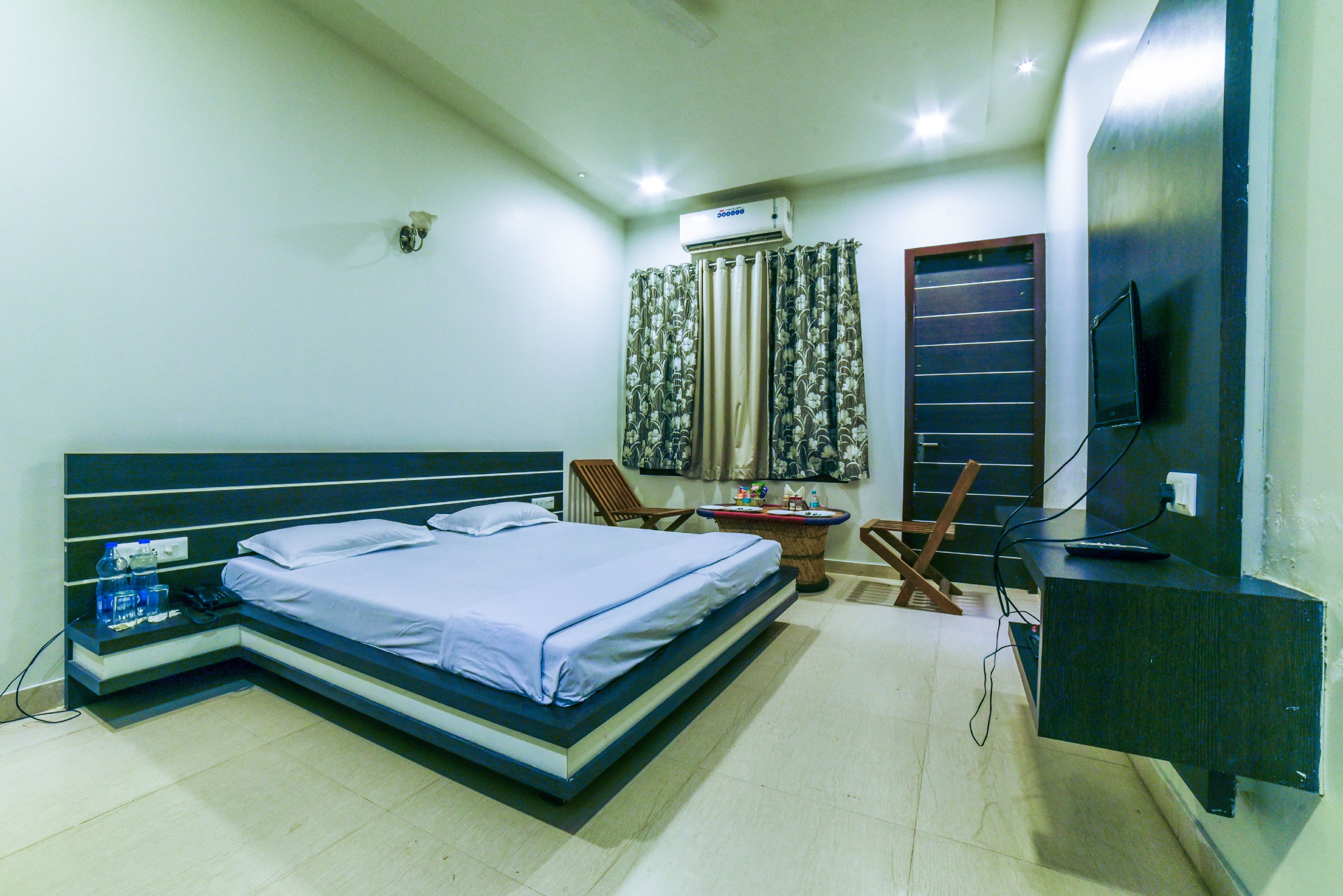 Hotel Teja Garden - Tap to explore photos