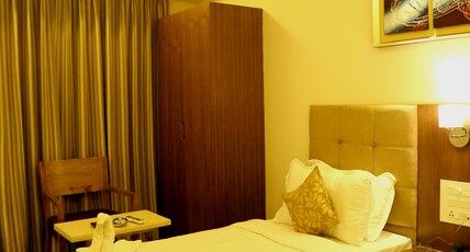 HOTEL PARK N Room Type - Executive Room - Twin Bed