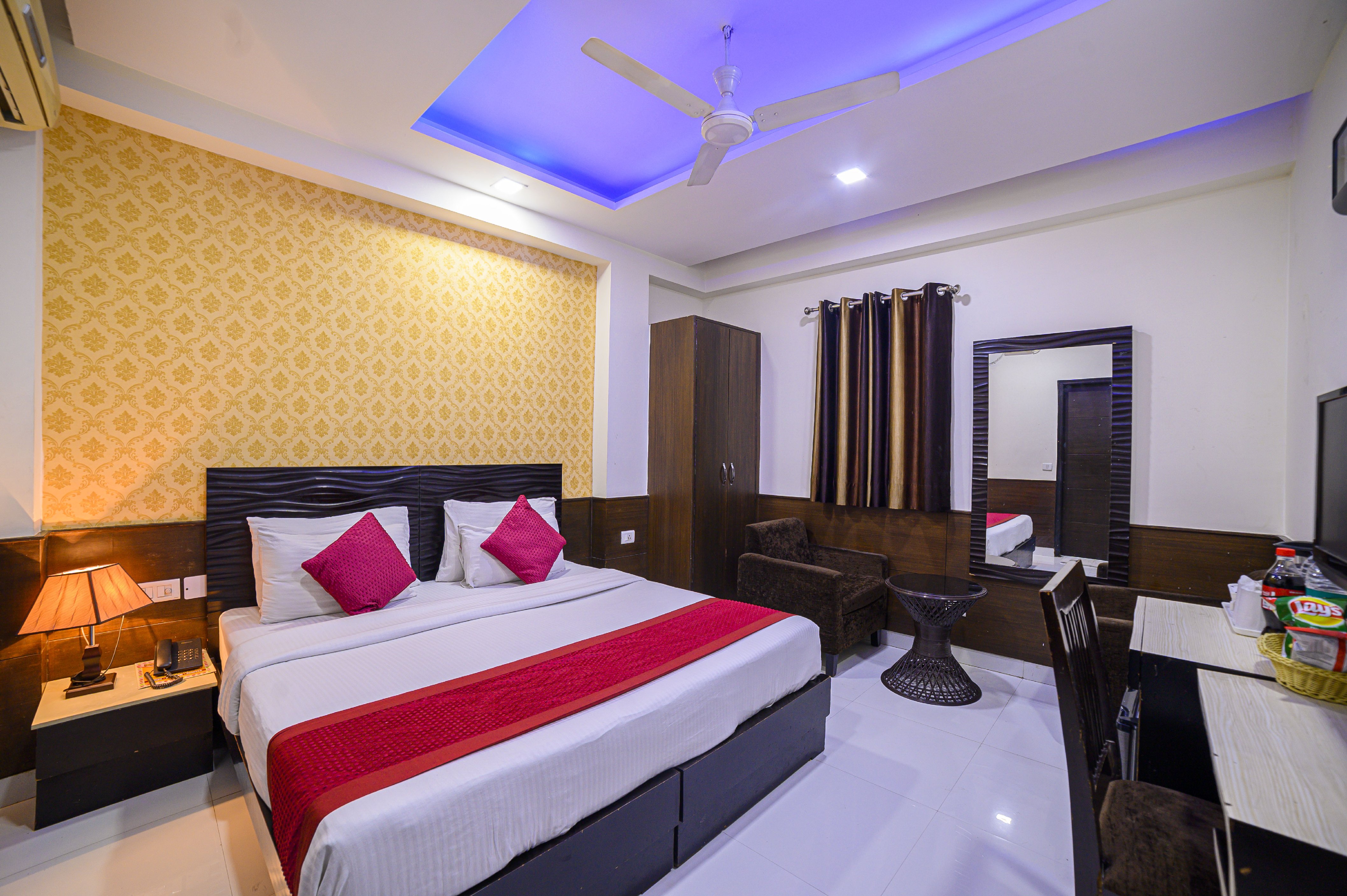 Hotel Hill Palace, Karol Bagh Room Type - Super Deluxe Room (Delhi NCR Id Not Allowed  )
