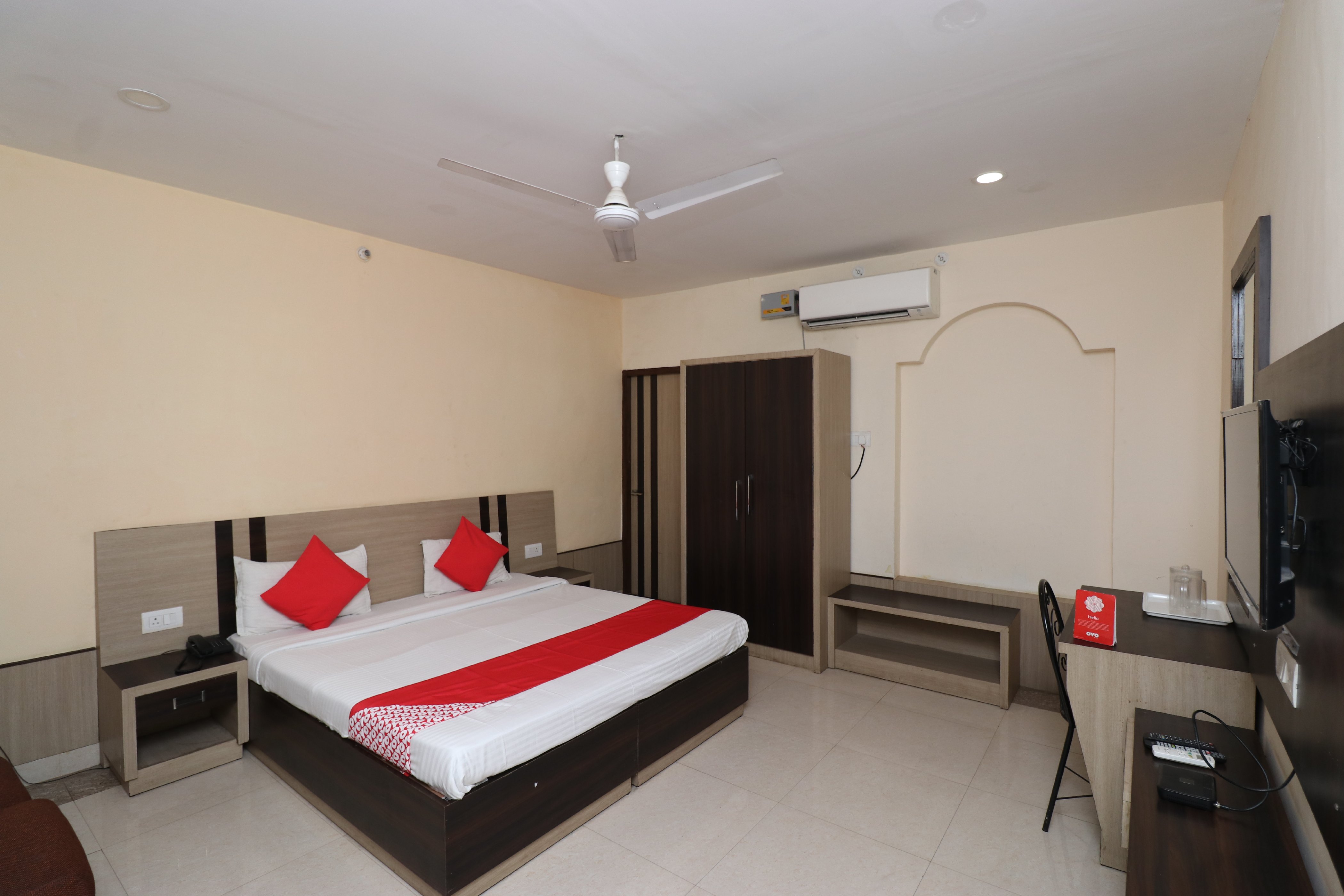 Central Hotel Room Type - Superior Double AC