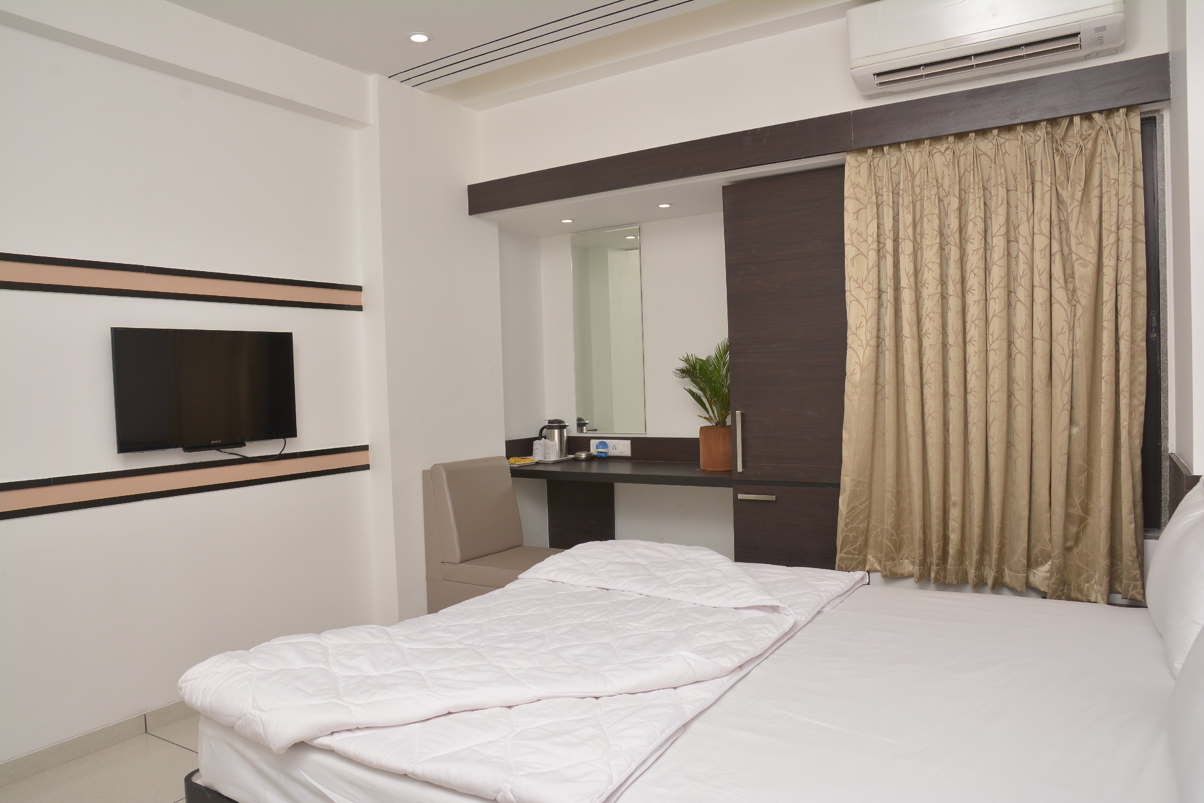 Apple Inn Room Type - Gold Room