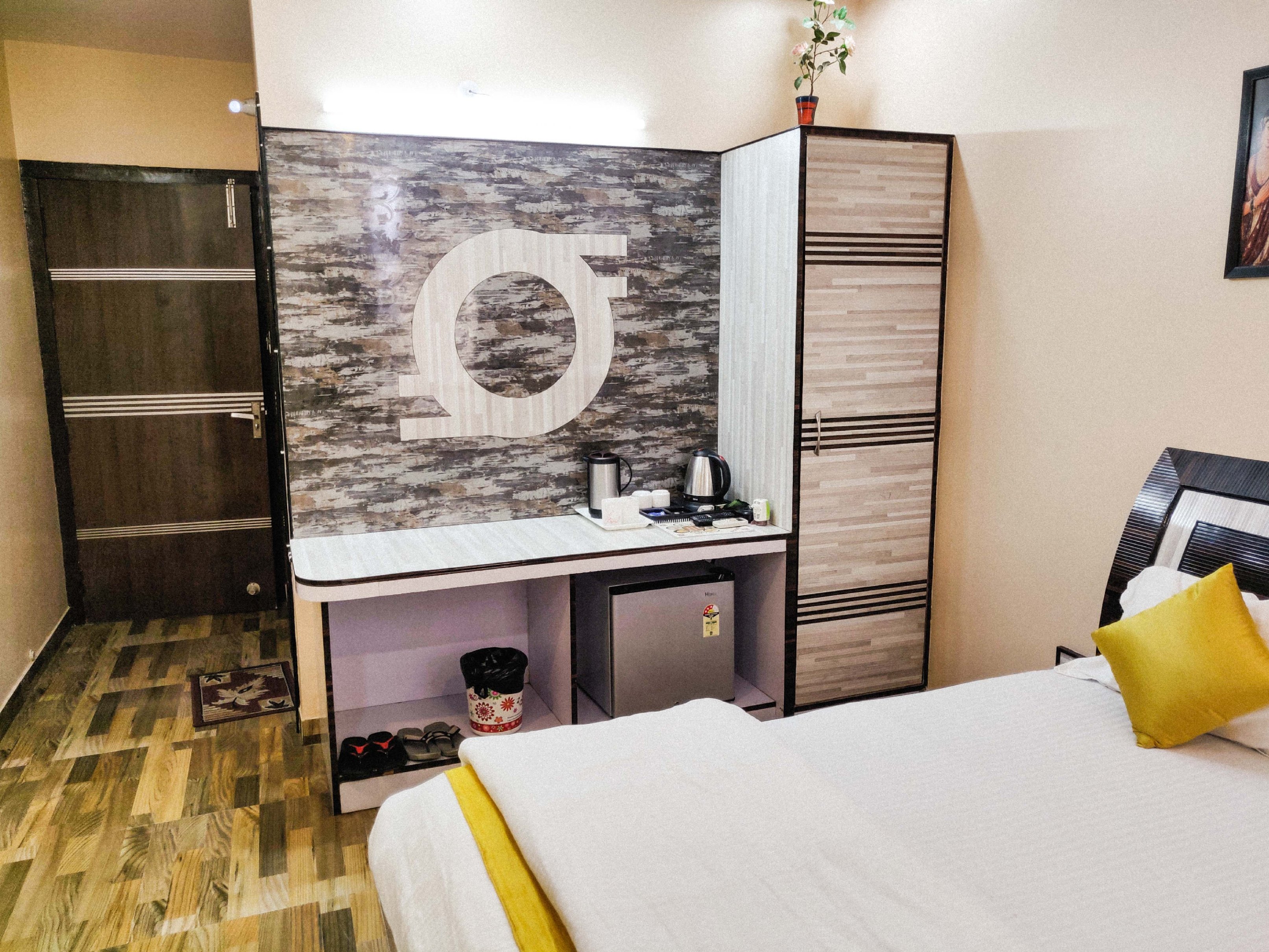 Hotel RB Palace- 500 Meter From Bus Stand Room Type - Deluxe Rooms