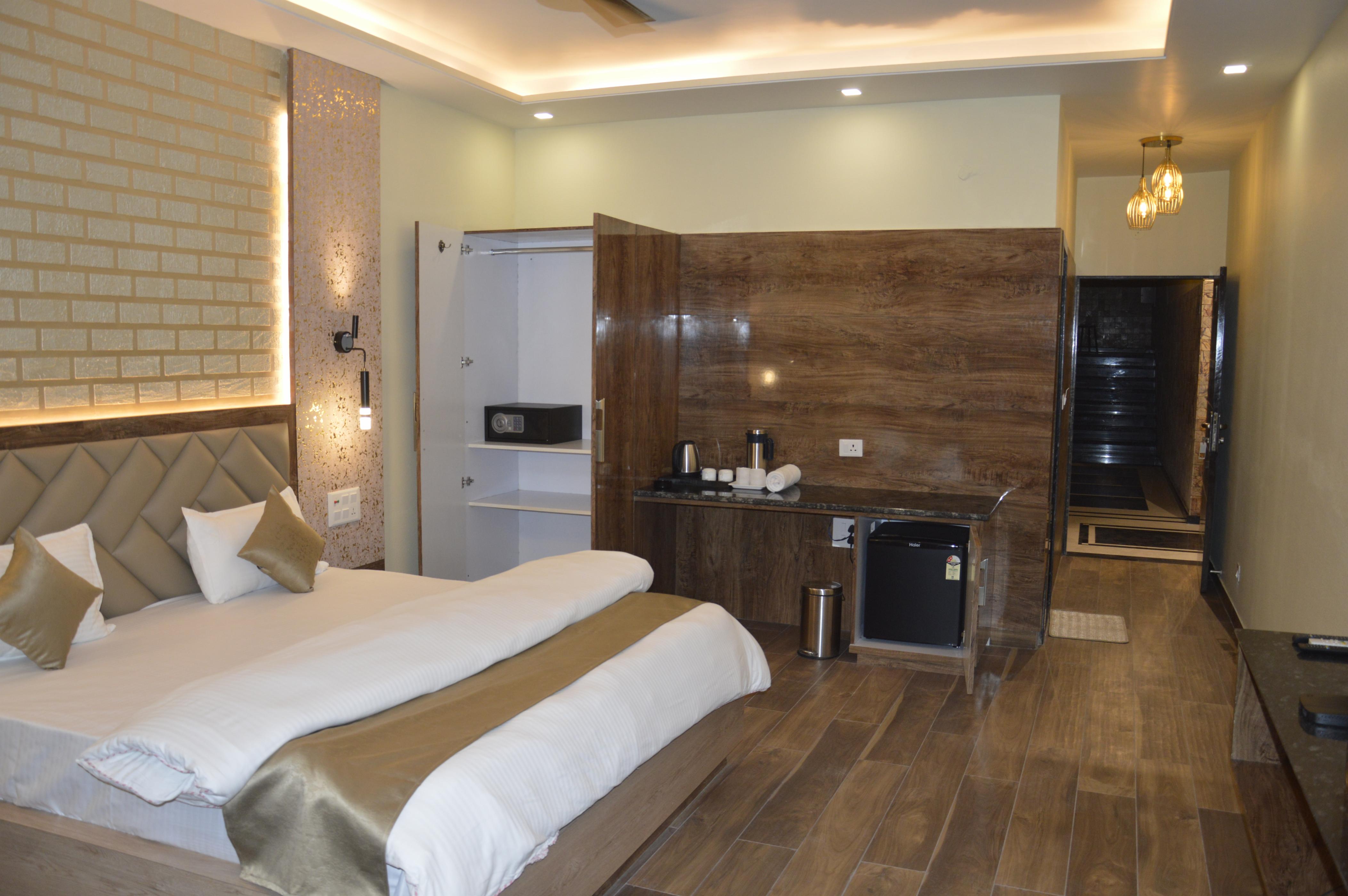Hotel RB Palace- 500 Meter From Bus Stand Room Type - Presidential Suite