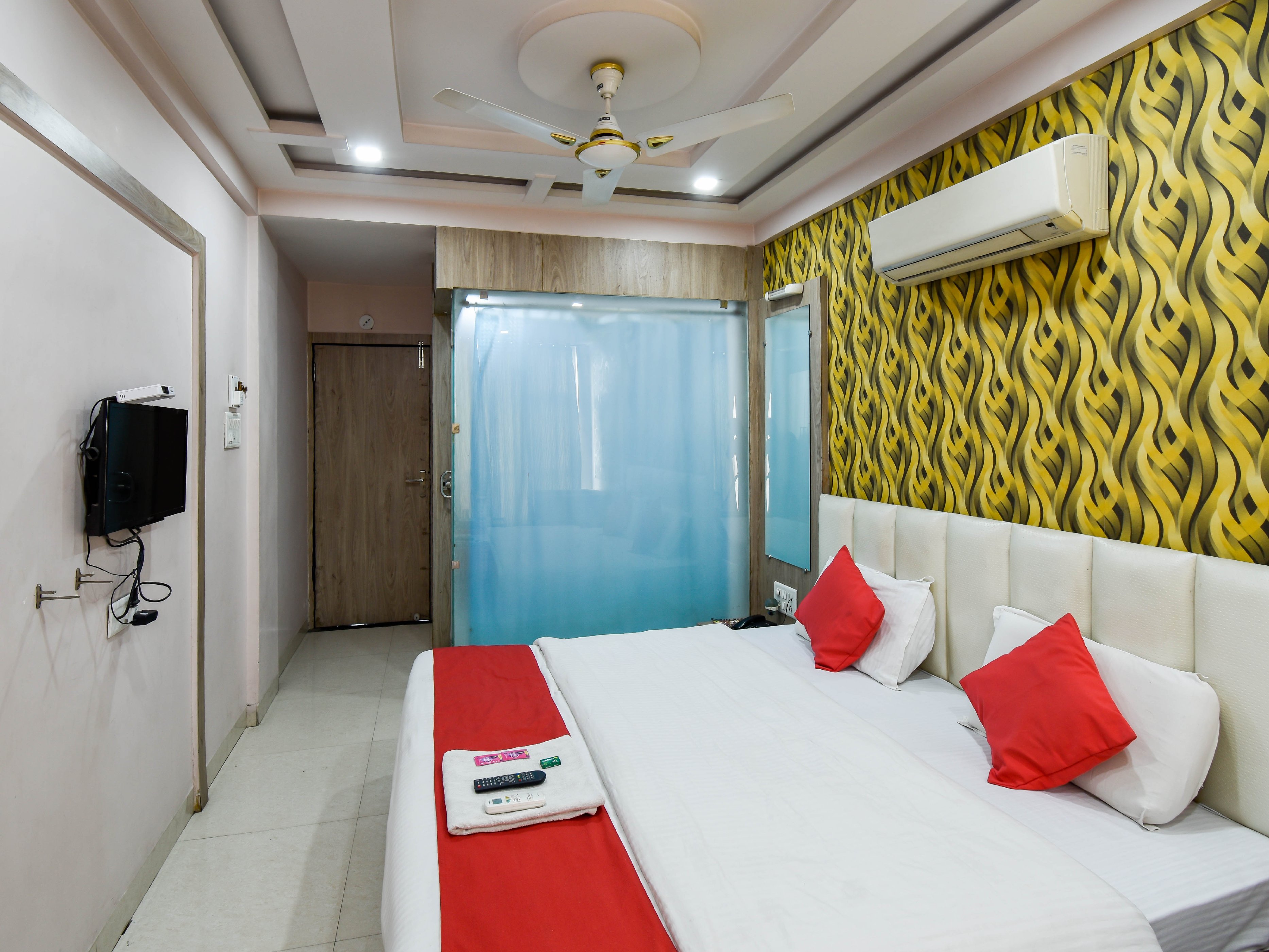HOTEL AAMANTRAN AVENUE - Tap to explore photos