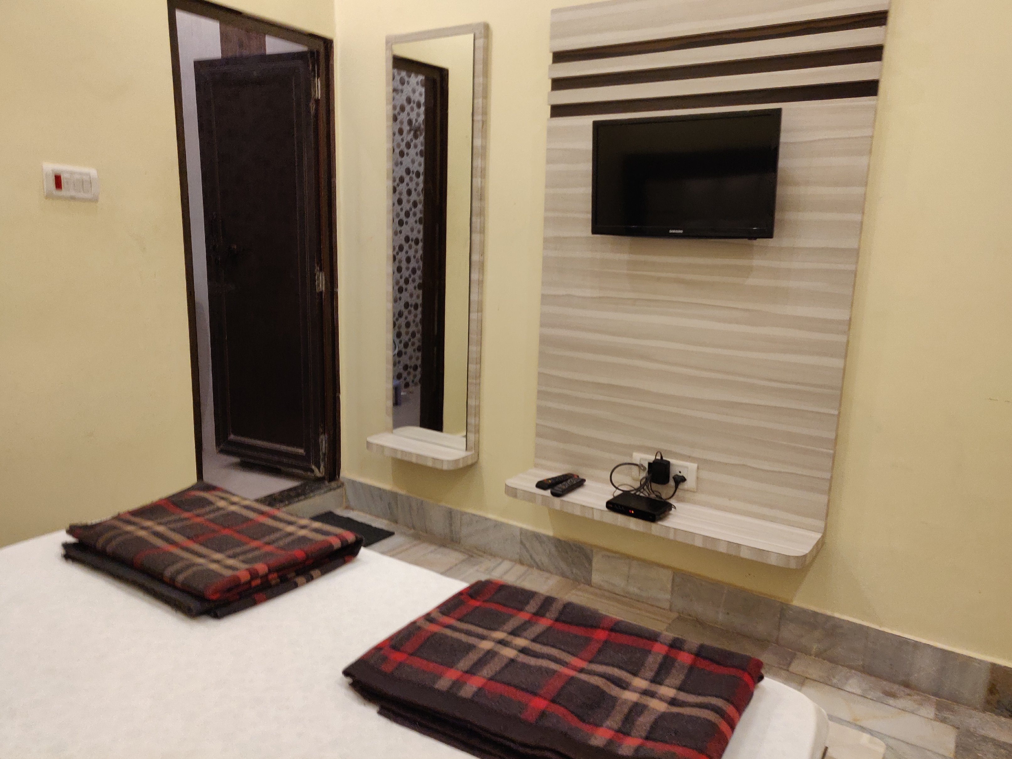 HOTEL ARYA - Tap to explore photos