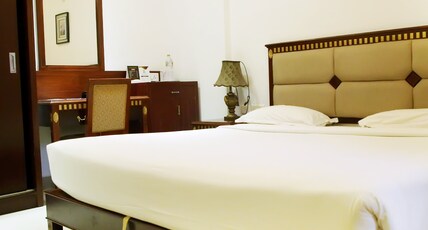 Maps Residency , Shoranur Room Type - Deluxe Room A C