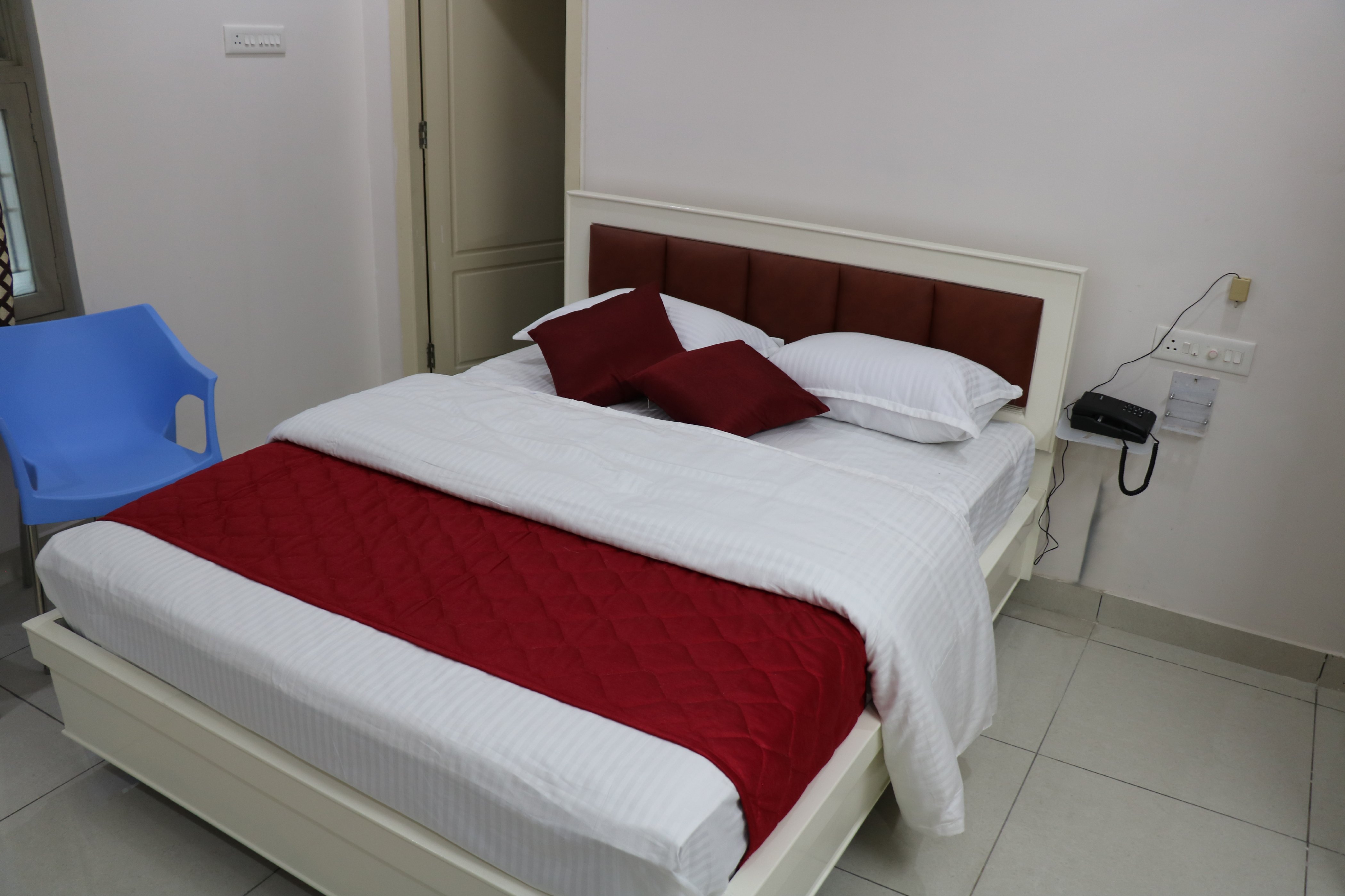 Hotel Kaveri Room Type - LUXURY ROOM
