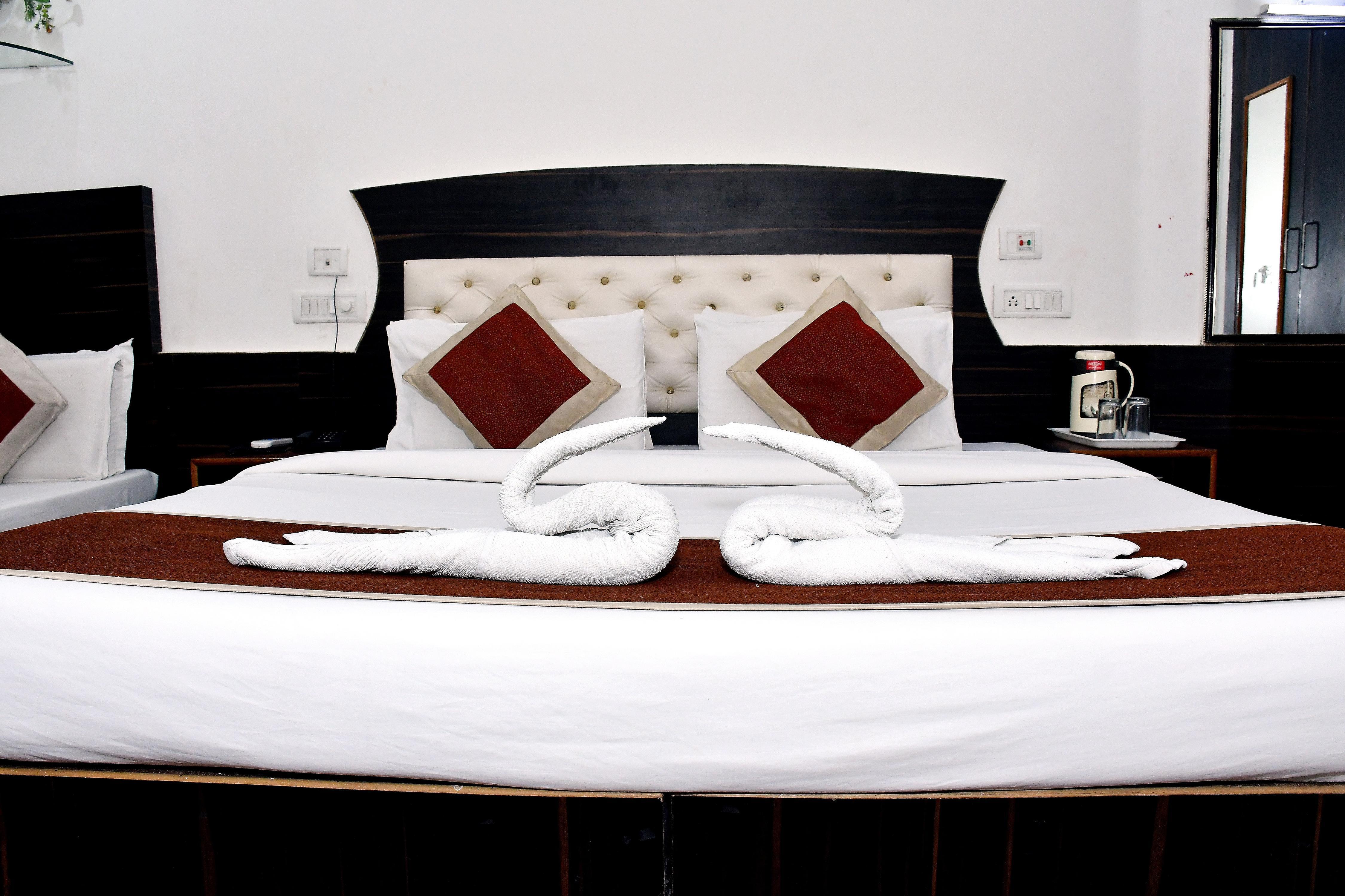 Rajmora Marit Hotel Agra - Tap to explore photos