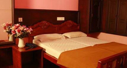 GURUKRIPA HERITAGE Room Type - AC DELUXE (DOUBLE BED)