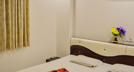 Shree Dwarkadhish Palace Room Type - Double Non A/C Room (No Parking)