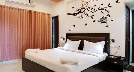 Crystal Lake Suites Apartment | Rooms & Caretaker Room Type - DELUXE ROOM