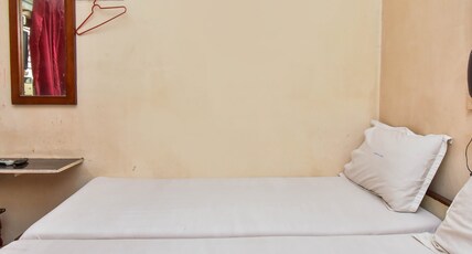 vasantha Lodge Room Type - DOUBLE BEDED NON AC ROOM ATTACH BATHROOM vasantha Lodge Room Type - DOUBLE BEDED NON AC ROOM ATTACH BATHROOM