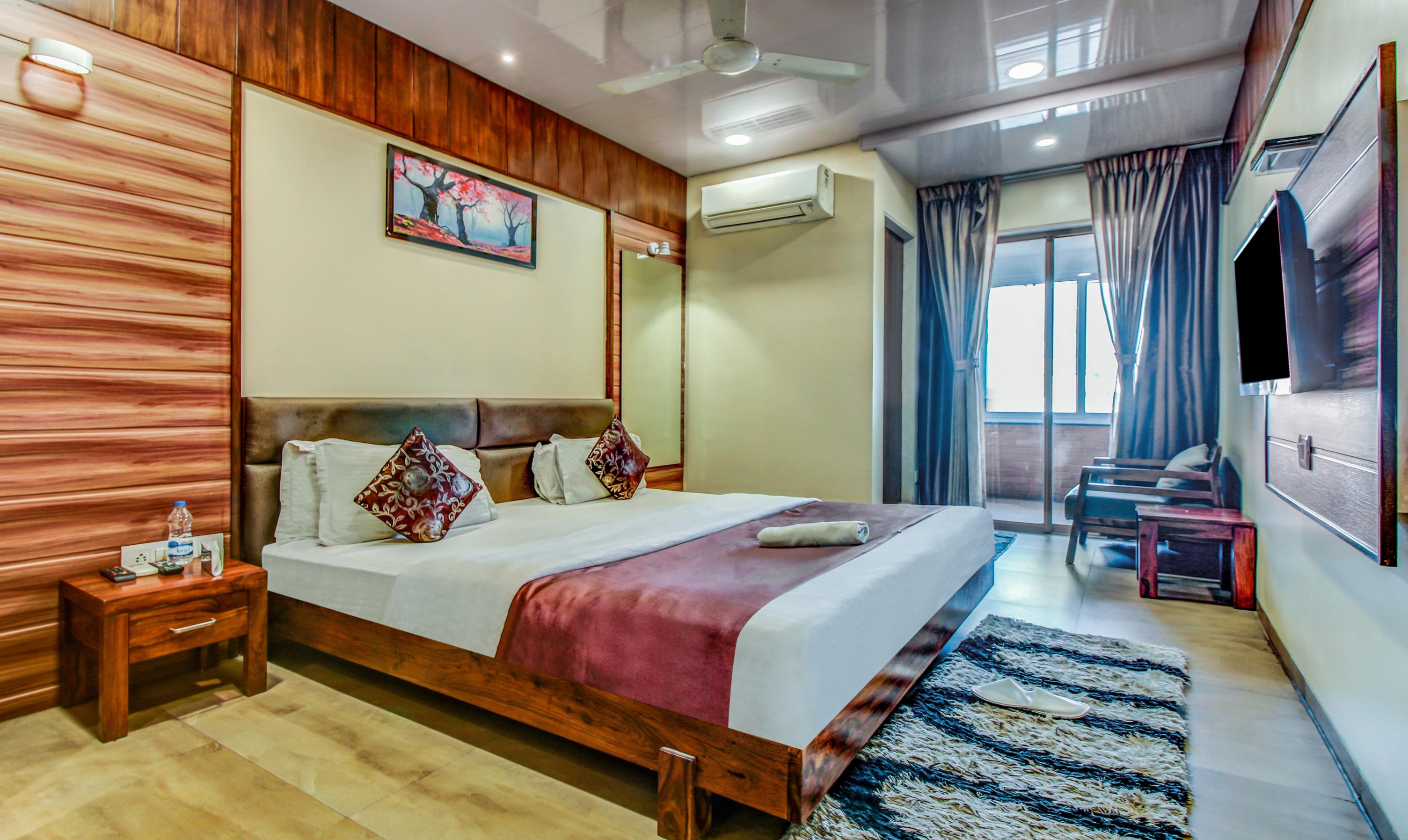 Hotel Shree Daan - Tap to explore photos