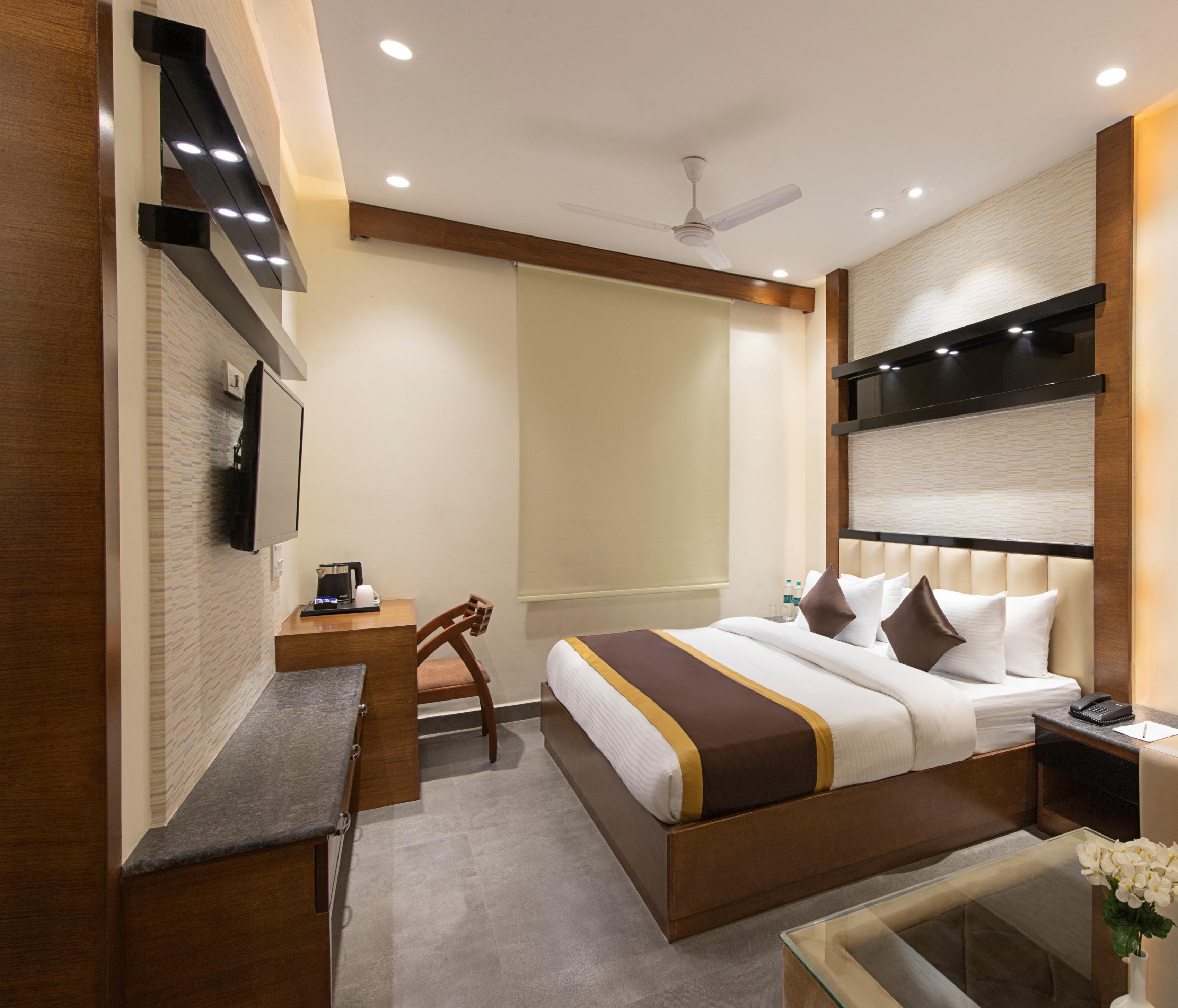 MAANYA PALACE Room Type - Suite Room