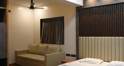 Hotel Saideep Executive Room Type - Super Deluxe Ac with breakfast
