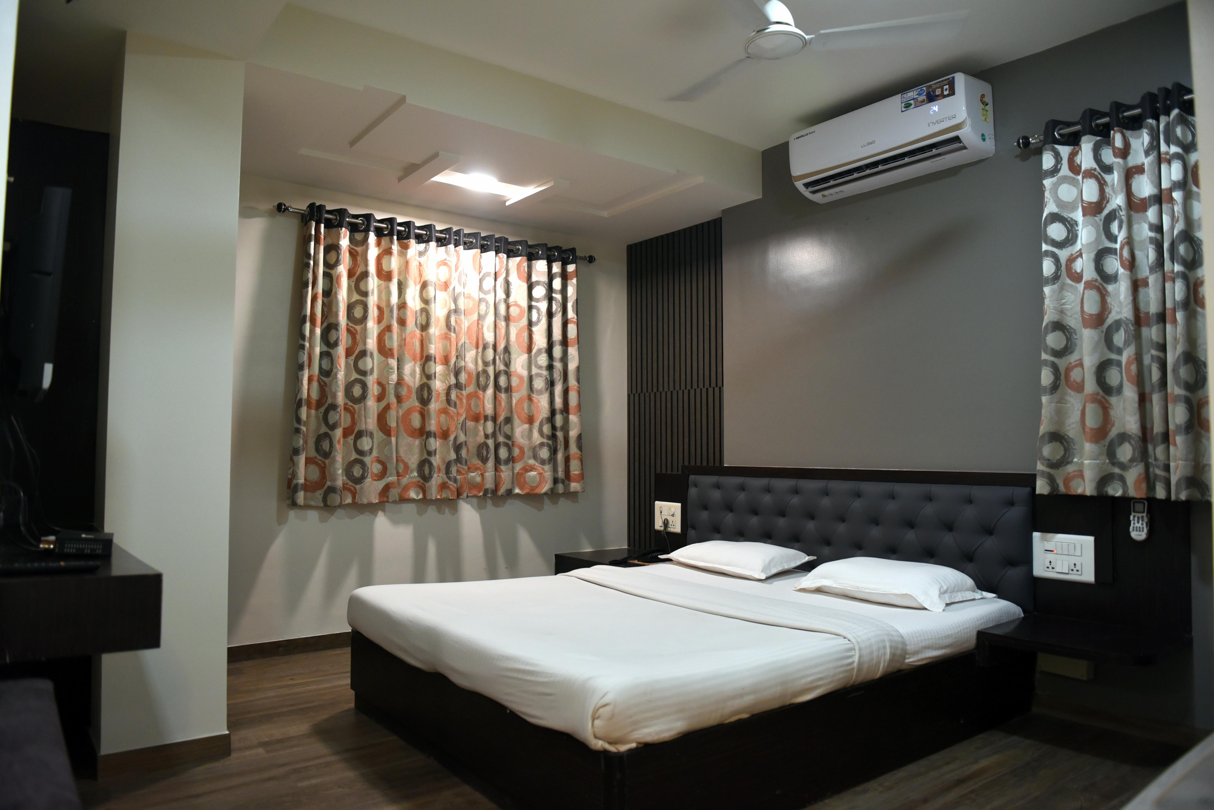 Hotel Saideep Executive Room Type - Deluxe Ac
