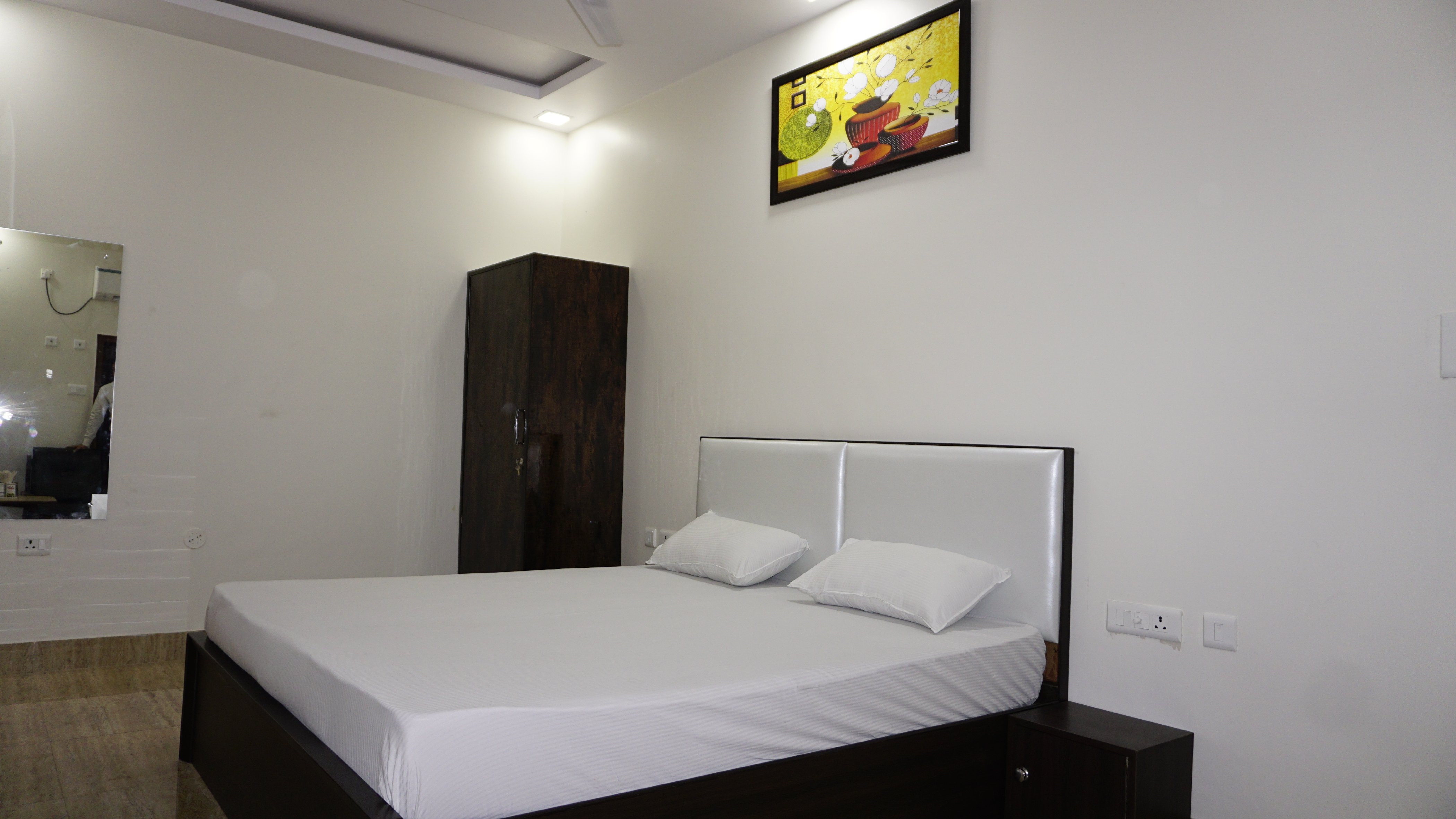 HOTEL TOKAS - Tap to explore photos