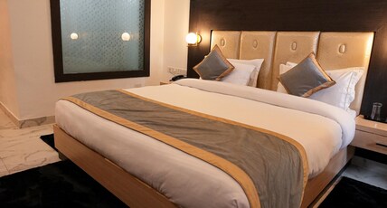Chirping Hills Resort Room Type - Premium Room with Balcony And Mountain