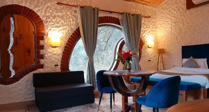 Chirping Hills Resort Room Type - Two in a Den - Cabin for Couple