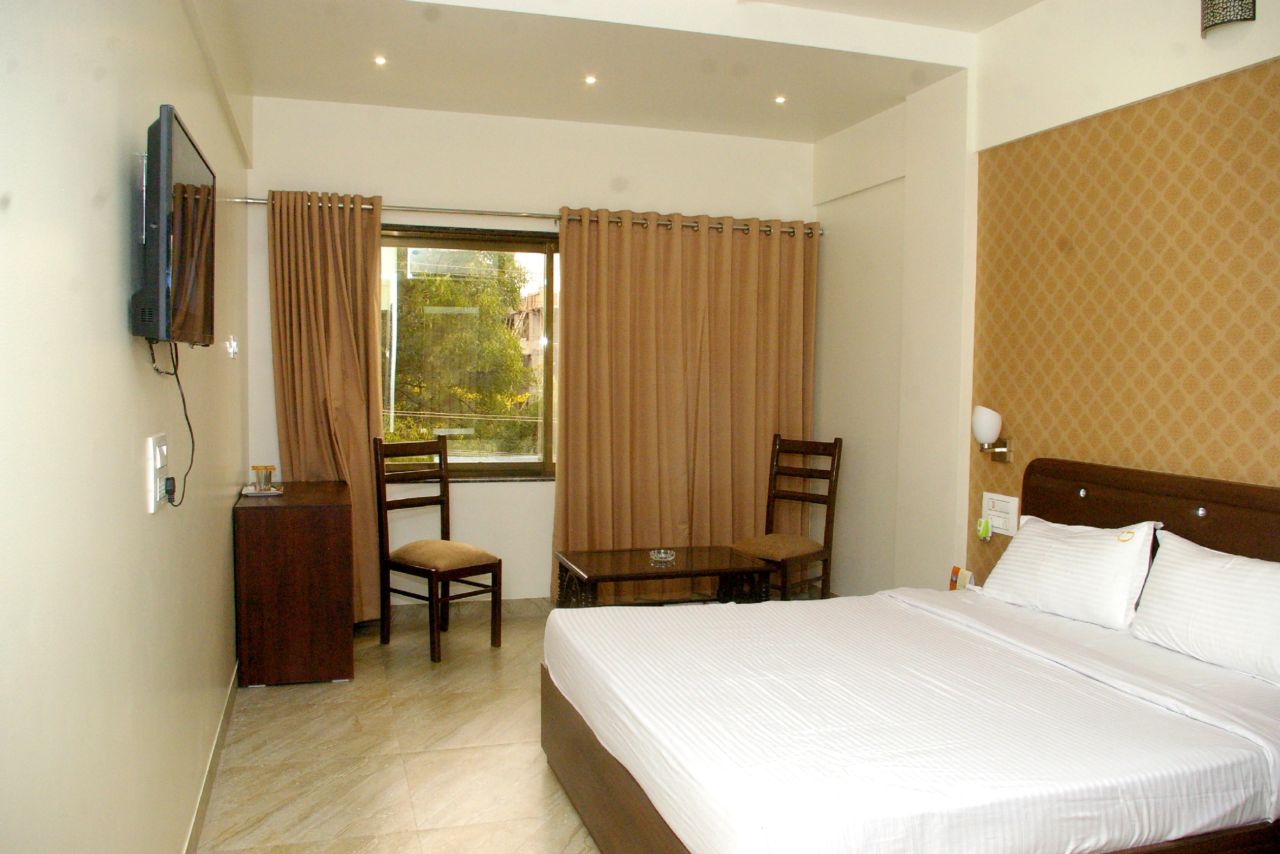 Hotel Gulmohar Pride Room Type - A/C DOUBLE DELUXE