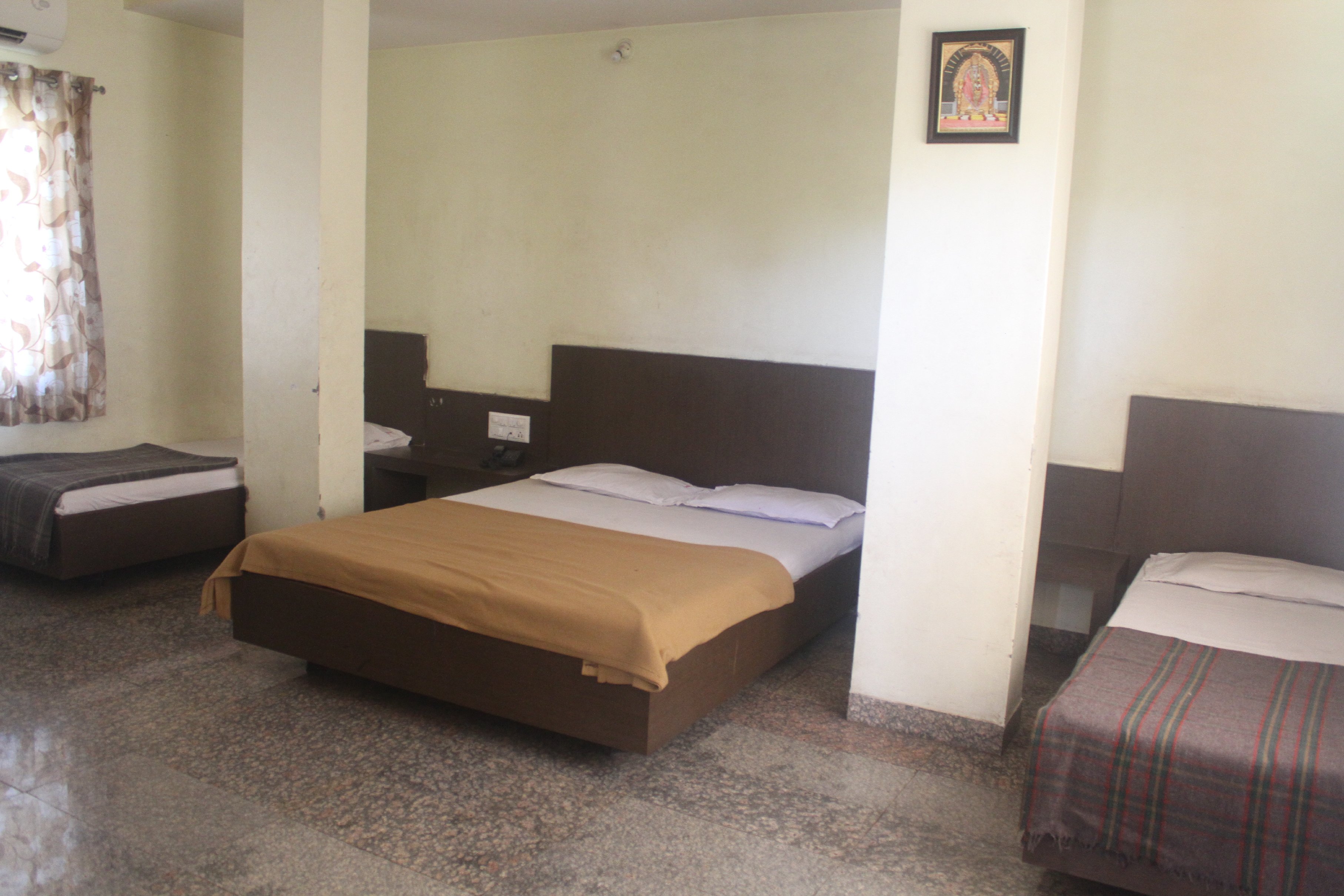 Hotel Sai Mauli Room Type - Family Room NON-A.C (Four bed)
