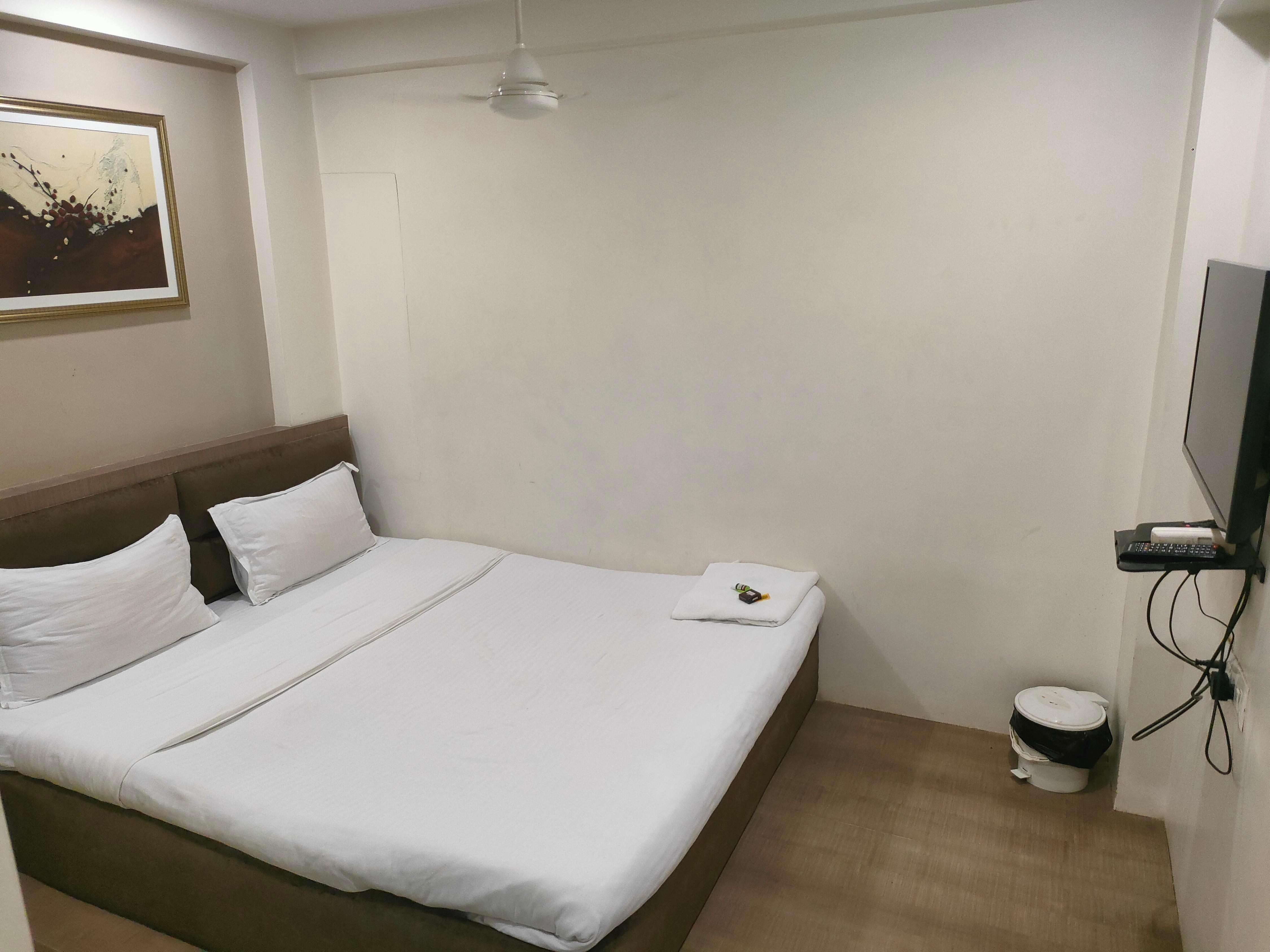 Hotel Navkar Residency Room Type - Deluxe Room
