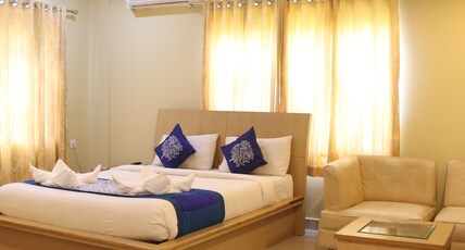 Hotel Rainbow Suites Room Type - Deluxe Room (A/C)