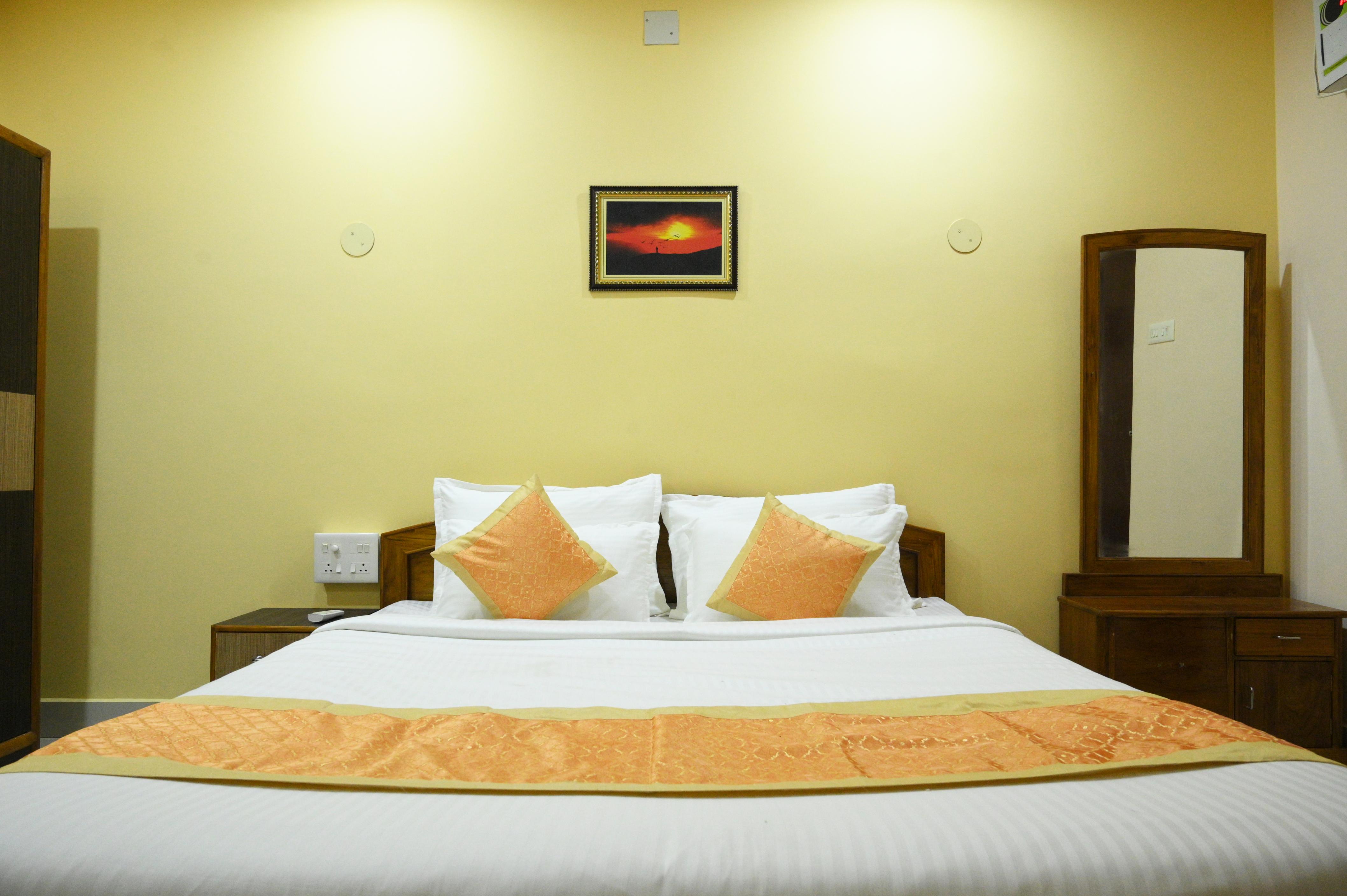 Silicon Inn By Suviraj Hotels - Tap to explore photos