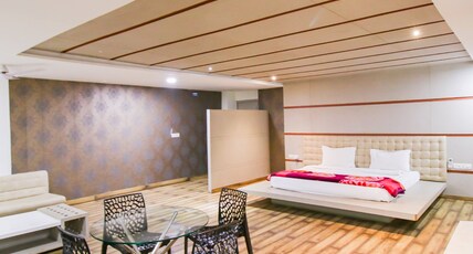 HOTEL SAMDAREEYA Room Type - SUITE